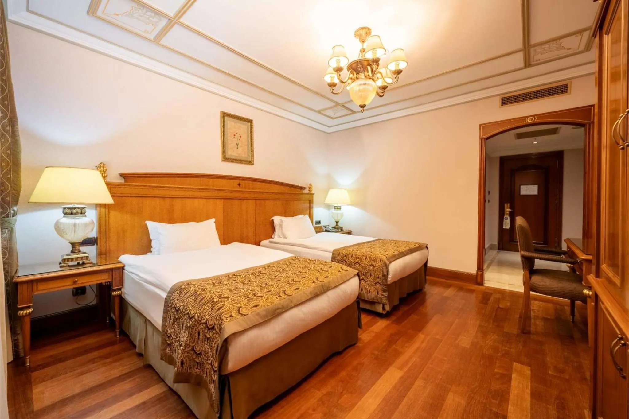 Photo of the whole room, Bed in The Central Palace Taksim