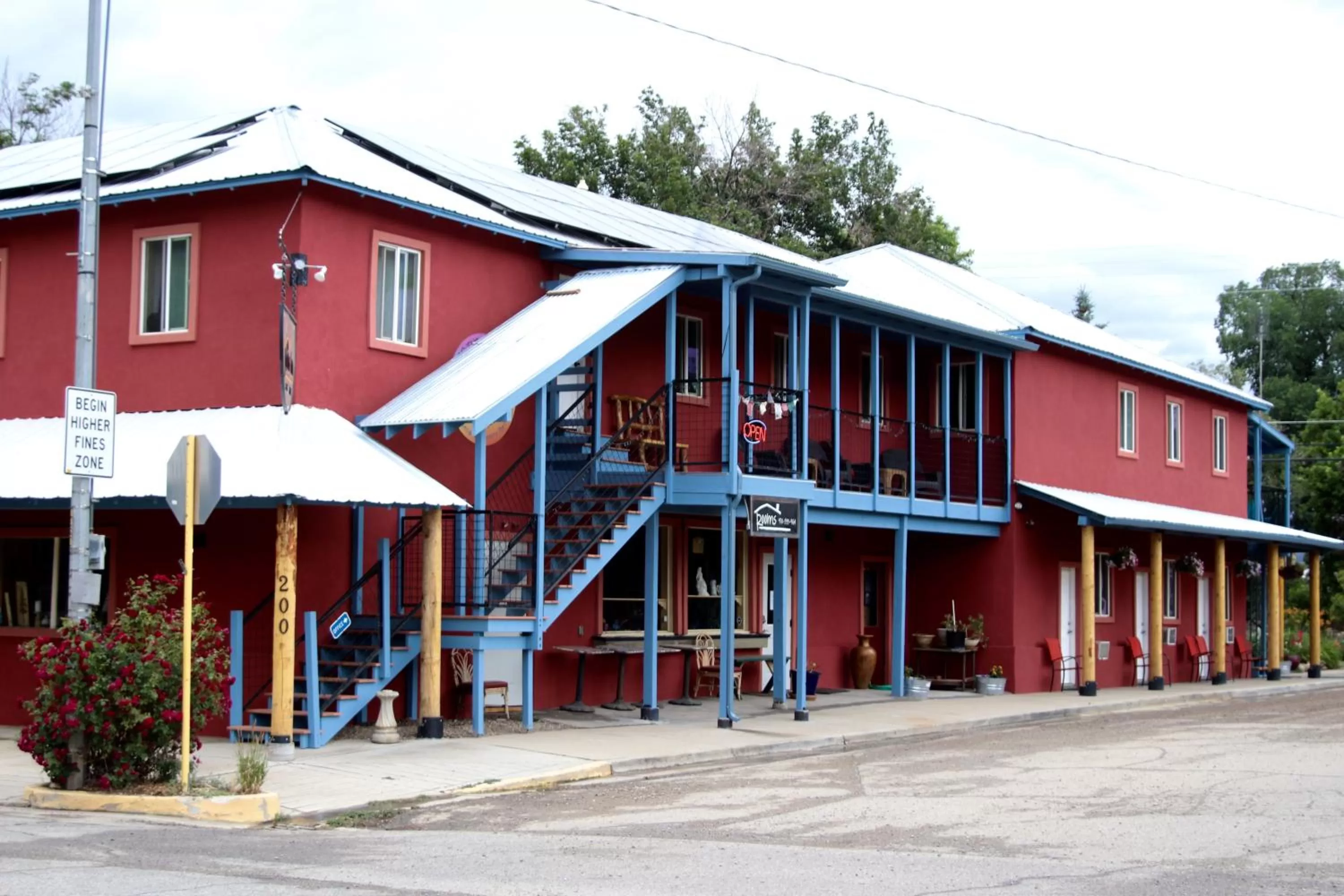 Property building in Mancos Inn