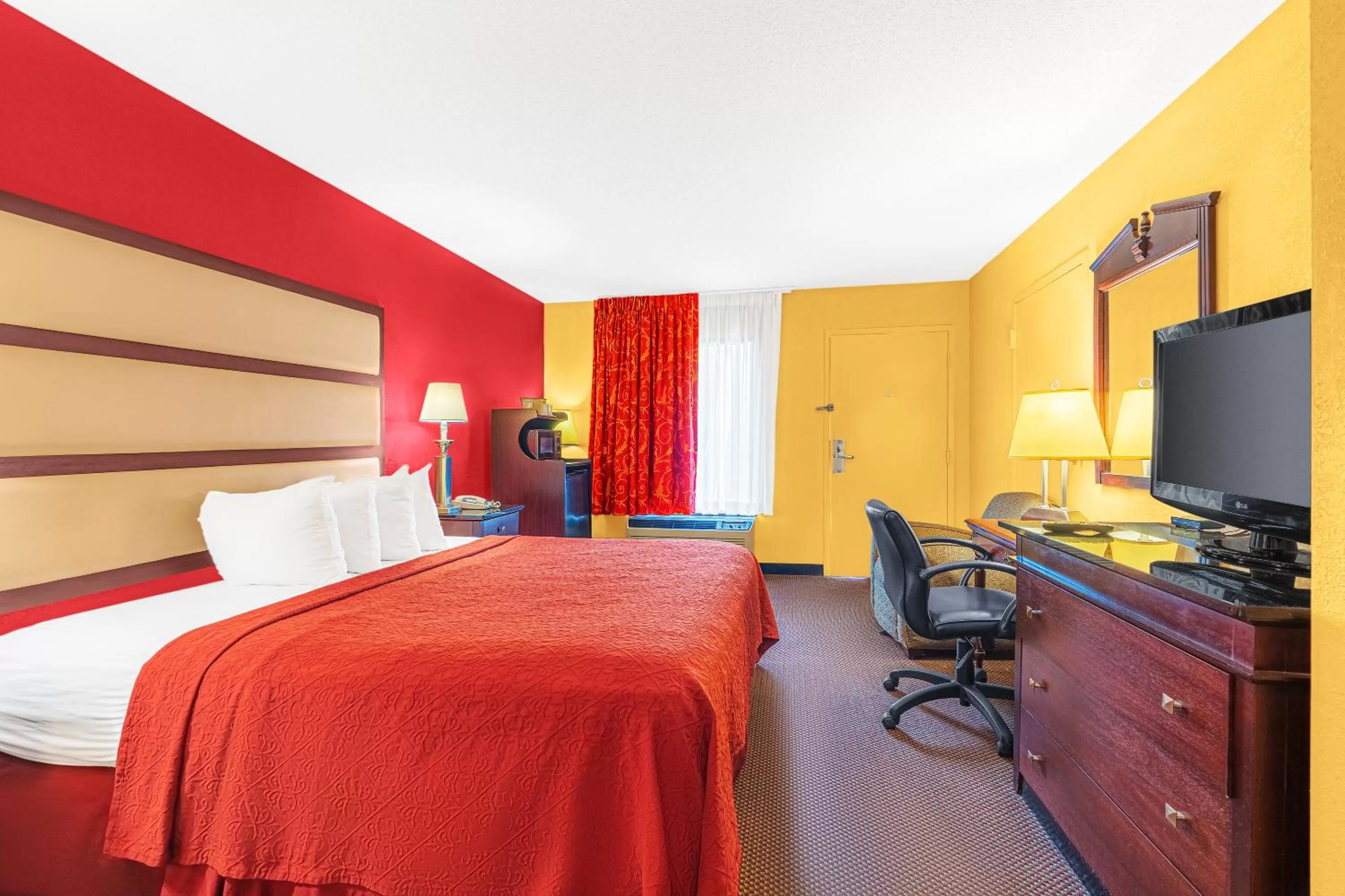 Photo of the whole room, Bed in Welcome Inn