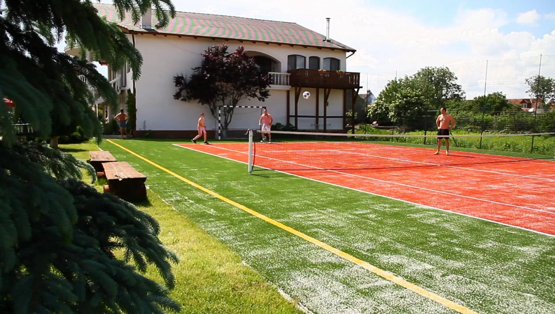 Tennis court in Hotel Bielmann