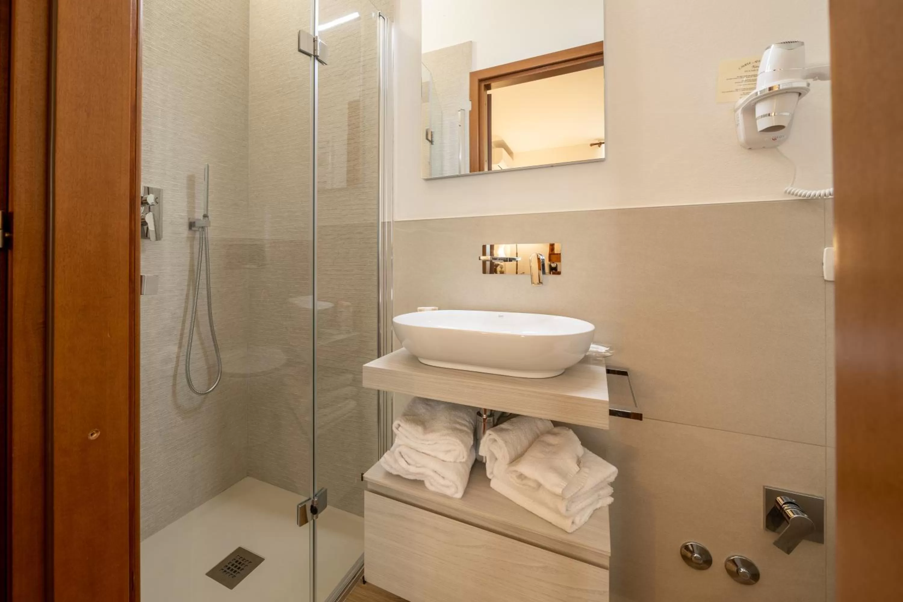 Shower in Affittacamere Valentina