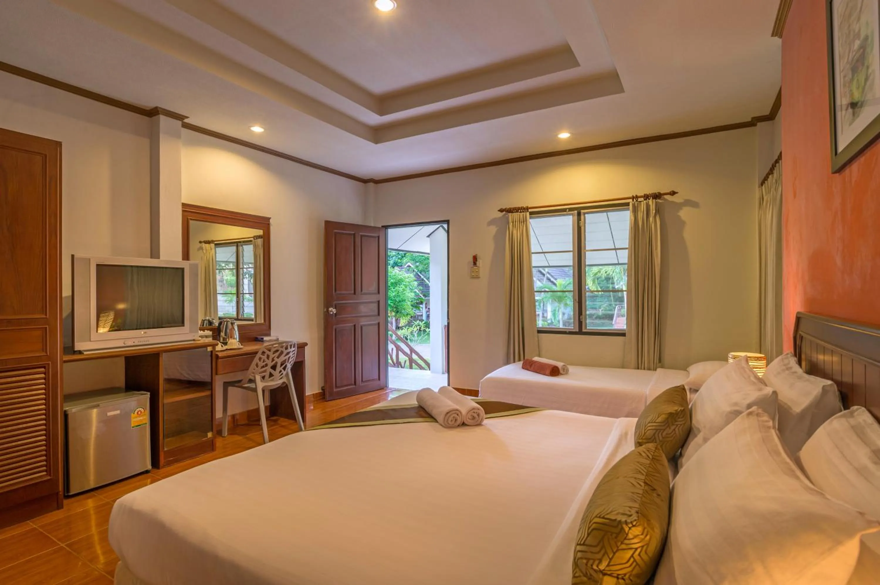 Bed in Lanta Manda Resort