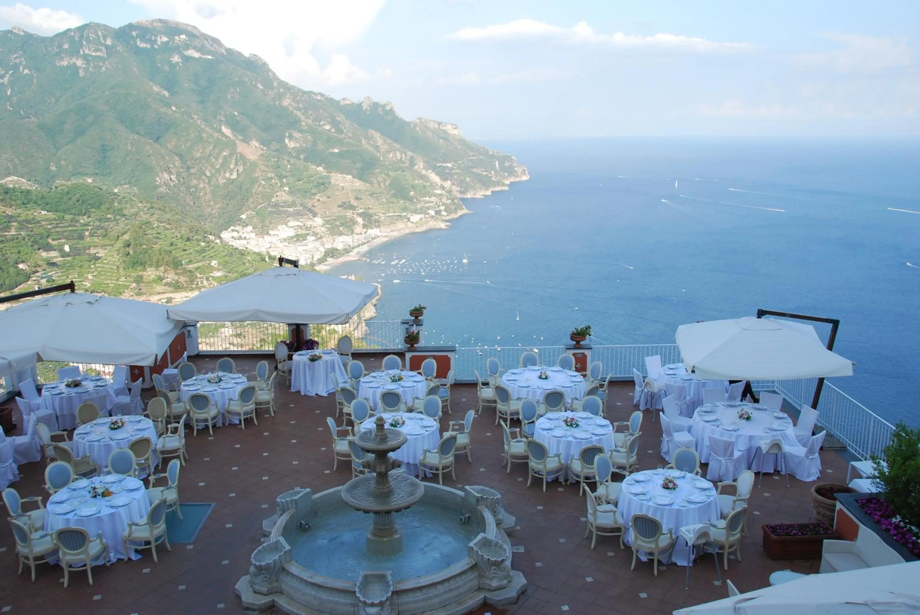Restaurant/places to eat in Hotel Villa Fraulo