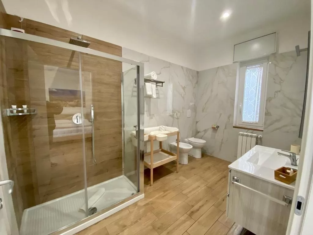 Shower, Bathroom in Villa Manto Bed and Breakfast - Torre Annunziata Pompei