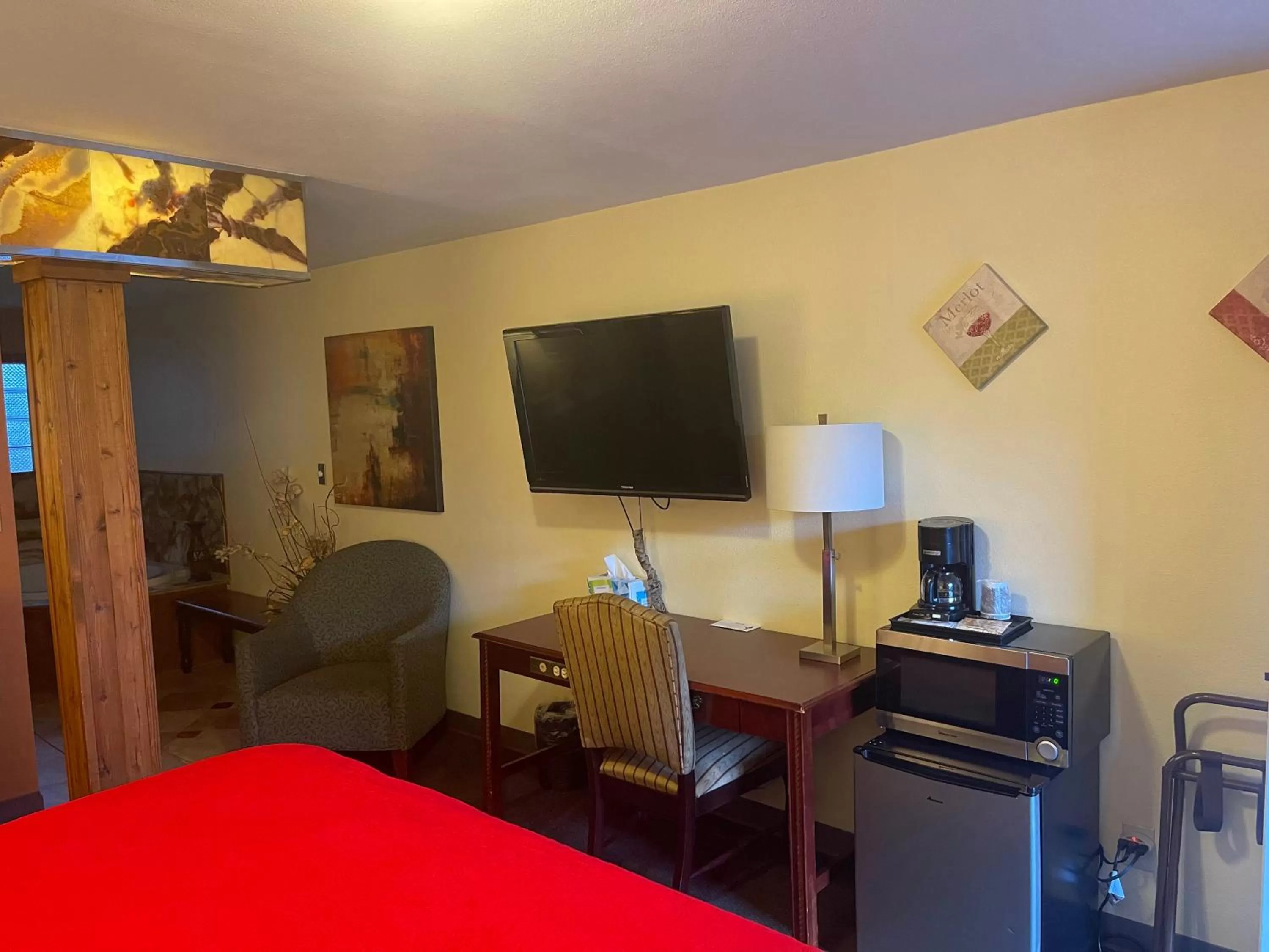 TV/Entertainment Center in Pikes Peak Inn