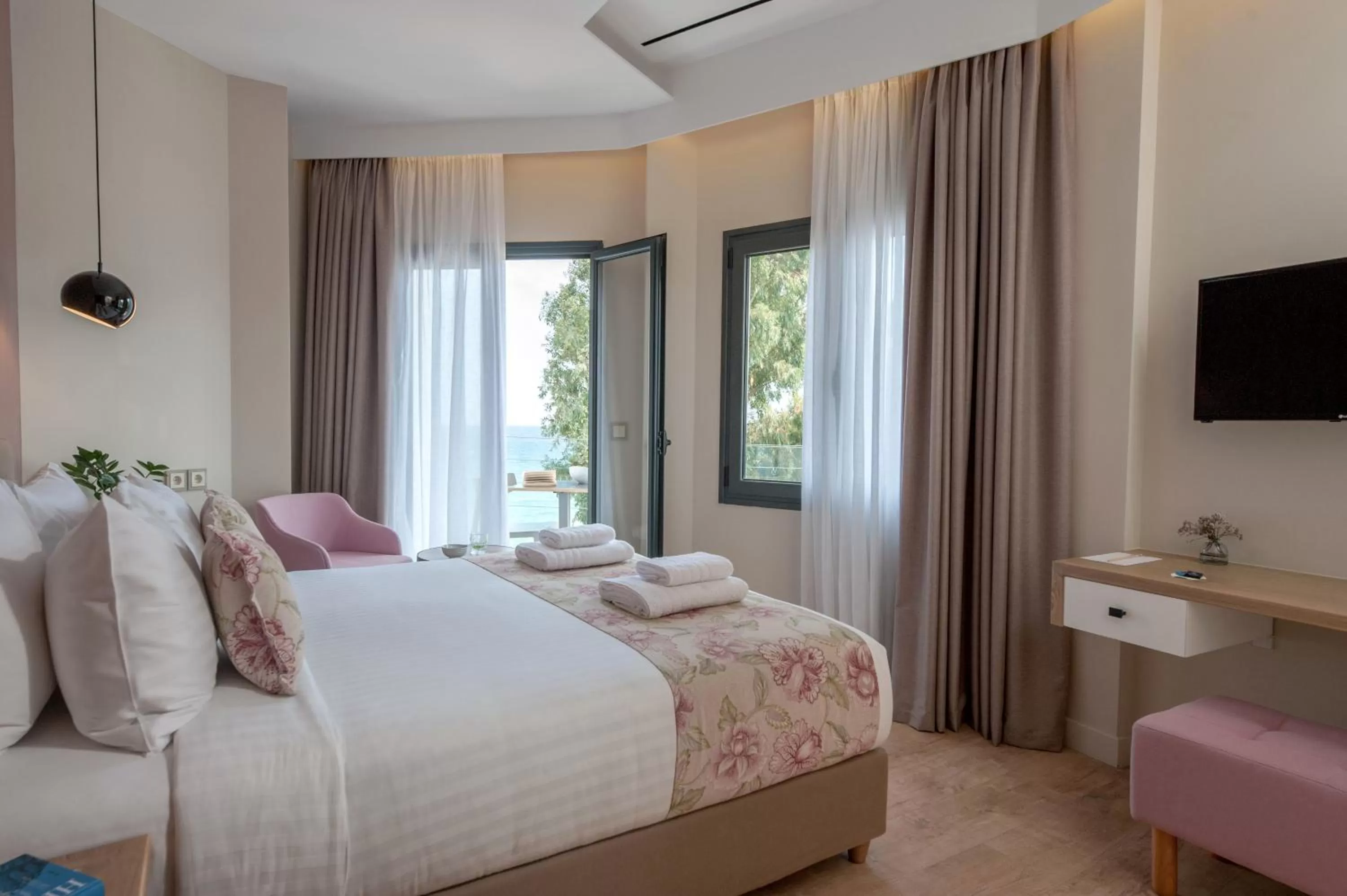 TV and multimedia in Seasabelle Hotel near Athens Airport