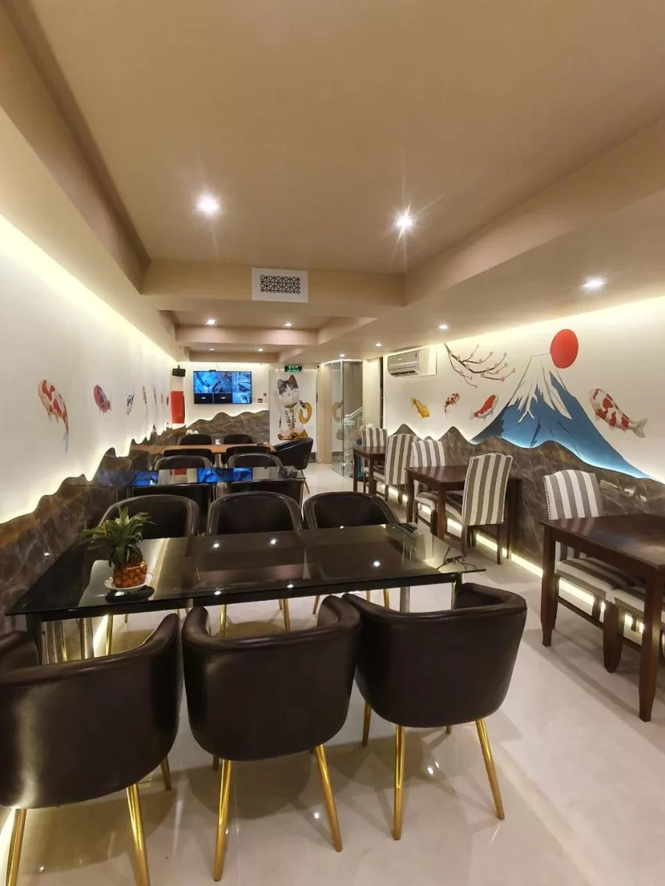 Restaurant/places to eat in Saigon By Night Luxury Hotel