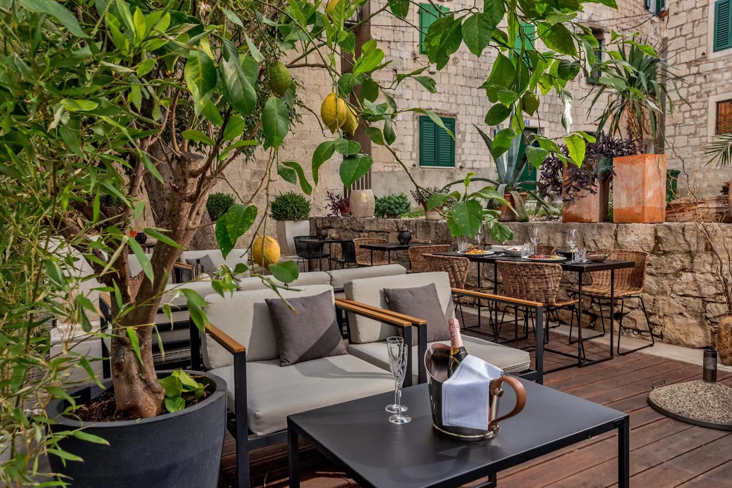 Restaurant/places to eat in Heritage Hotel 19