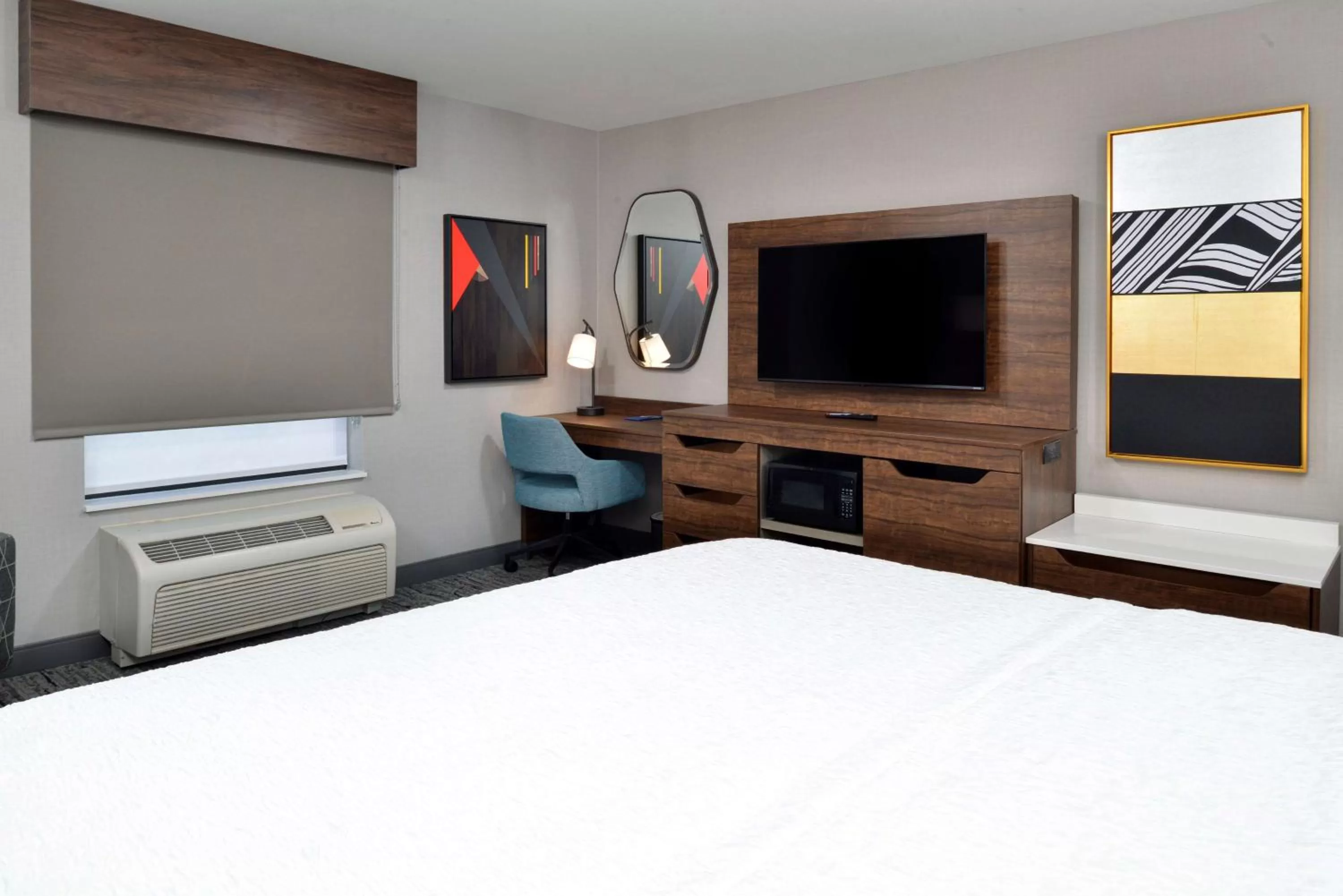 Bedroom, Bed in Hampton Inn & Suites Las Vegas Airport