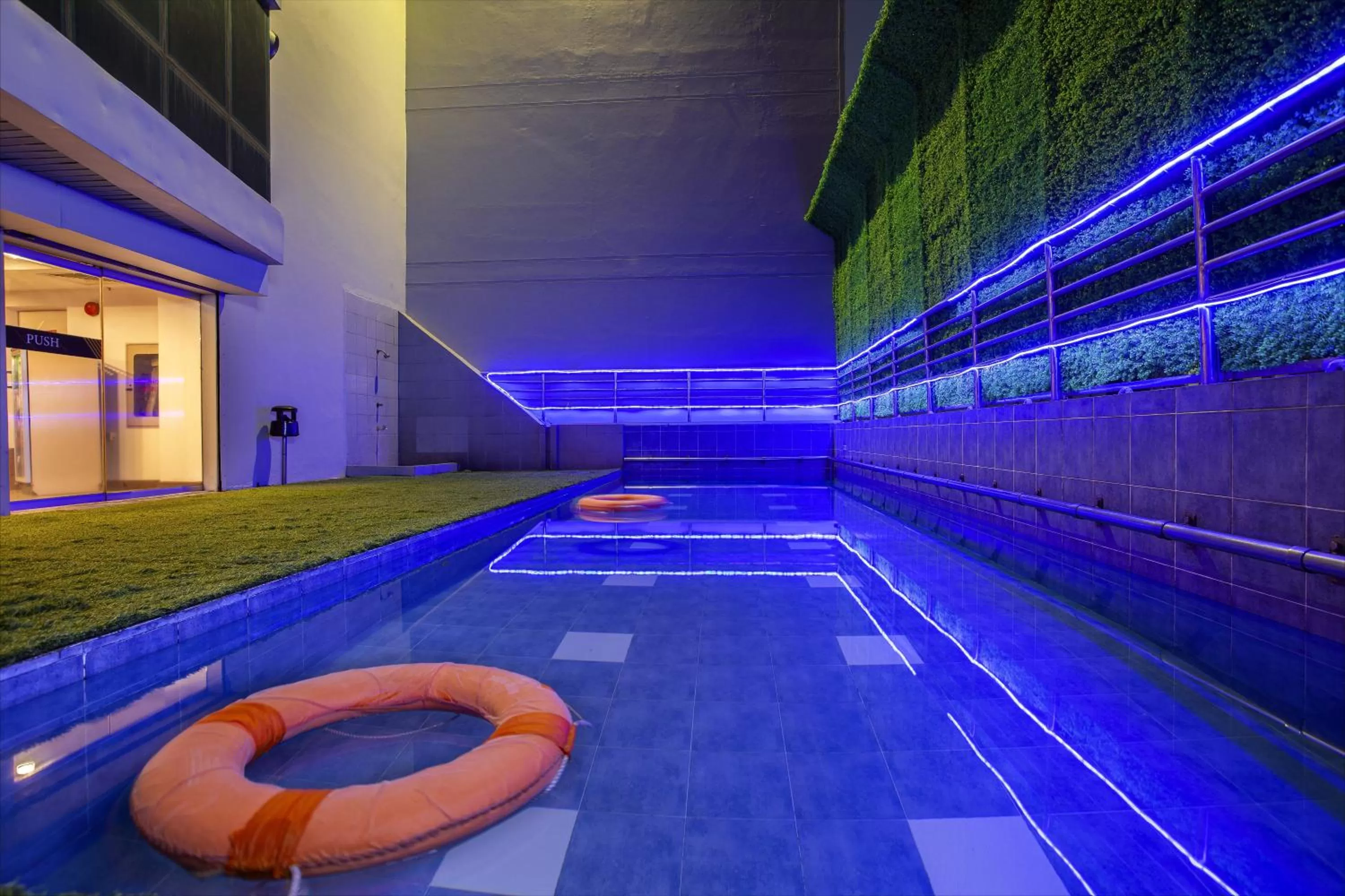 Pool view in Hotel Sarina