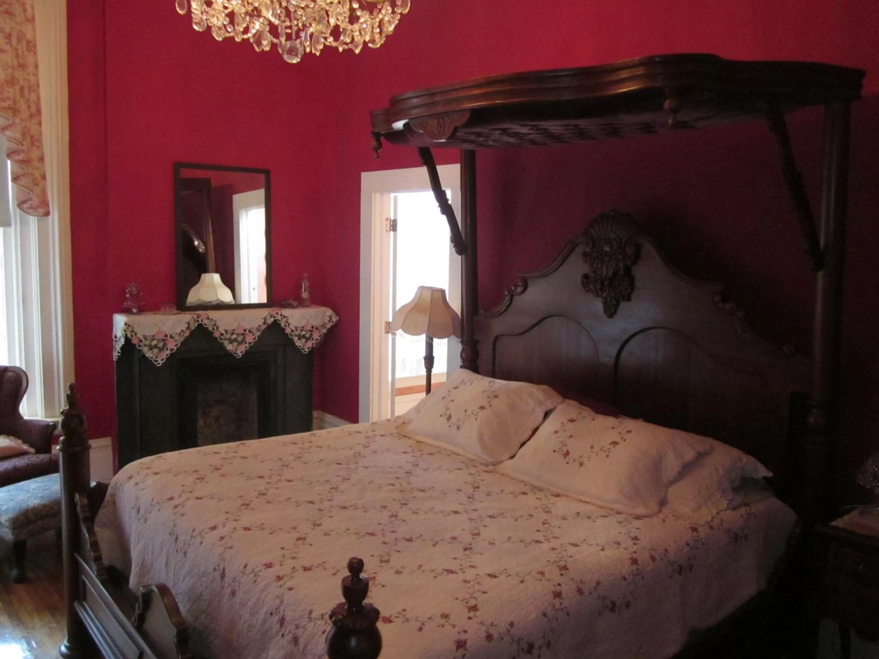 Bed in Baer House Inn