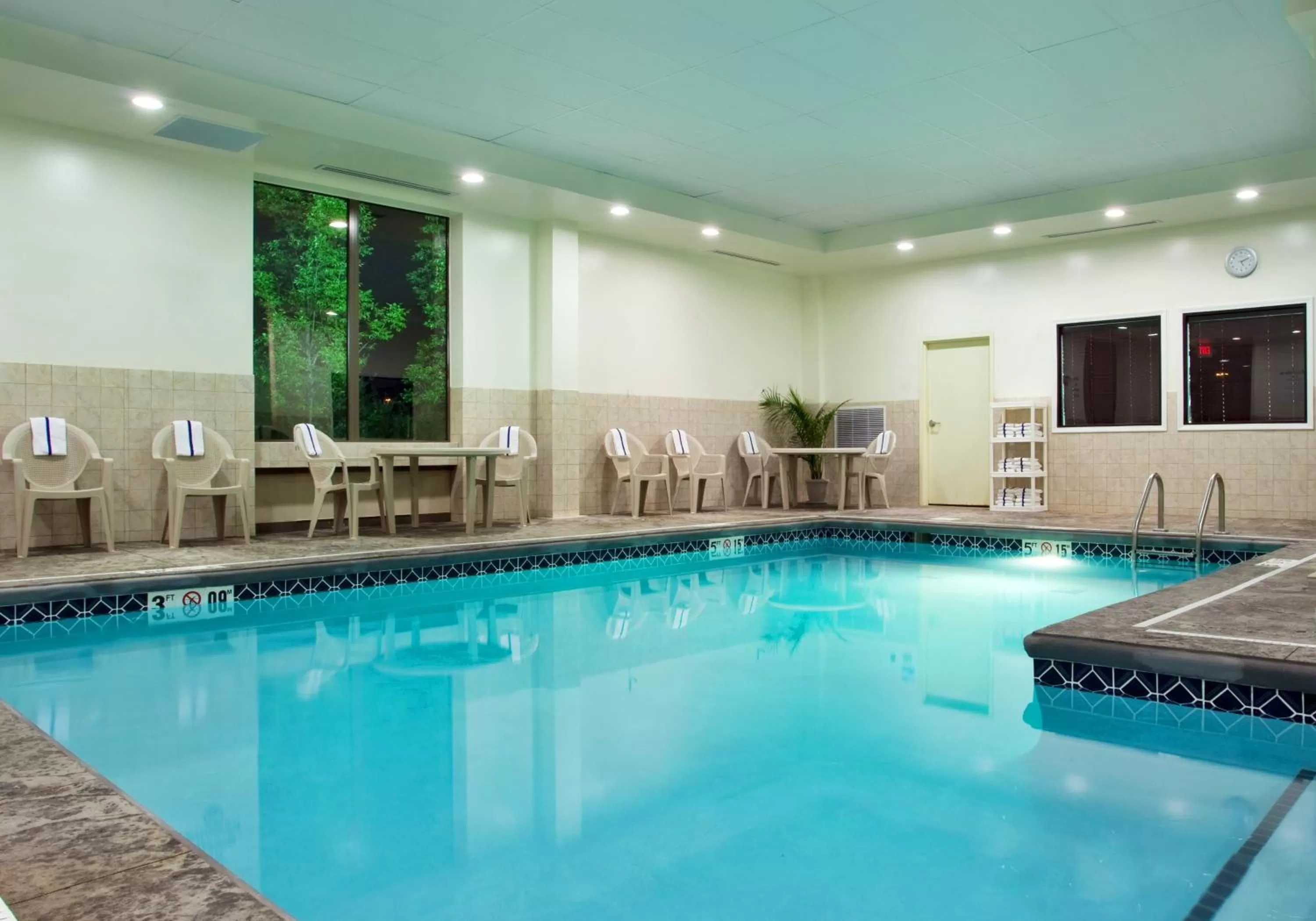 Swimming pool in Holiday Inn Express Hotel and Suites Akron South-Airport Area by IHG