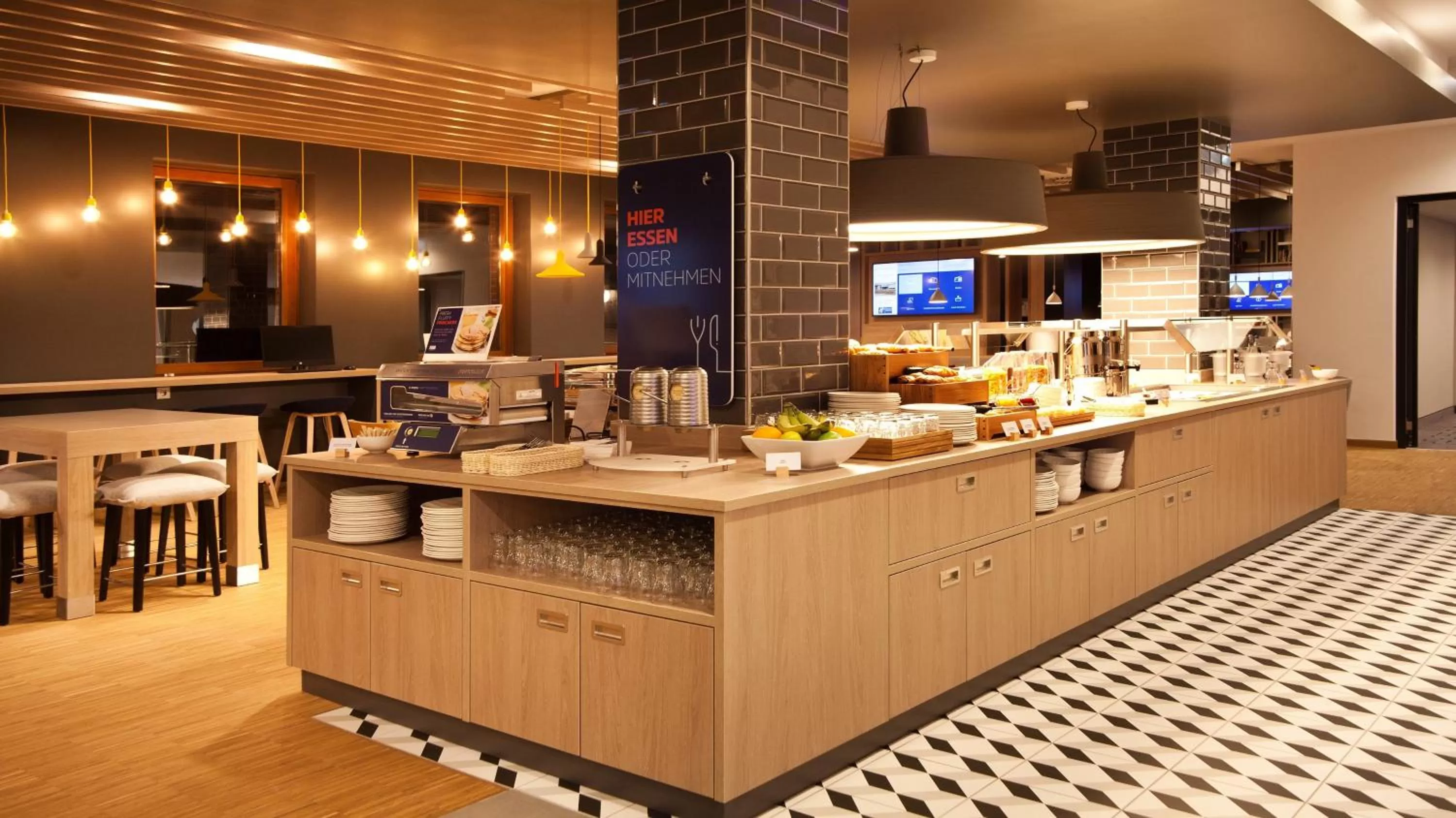 Restaurant/places to eat in Holiday Inn Express - Saarbrücken by IHG