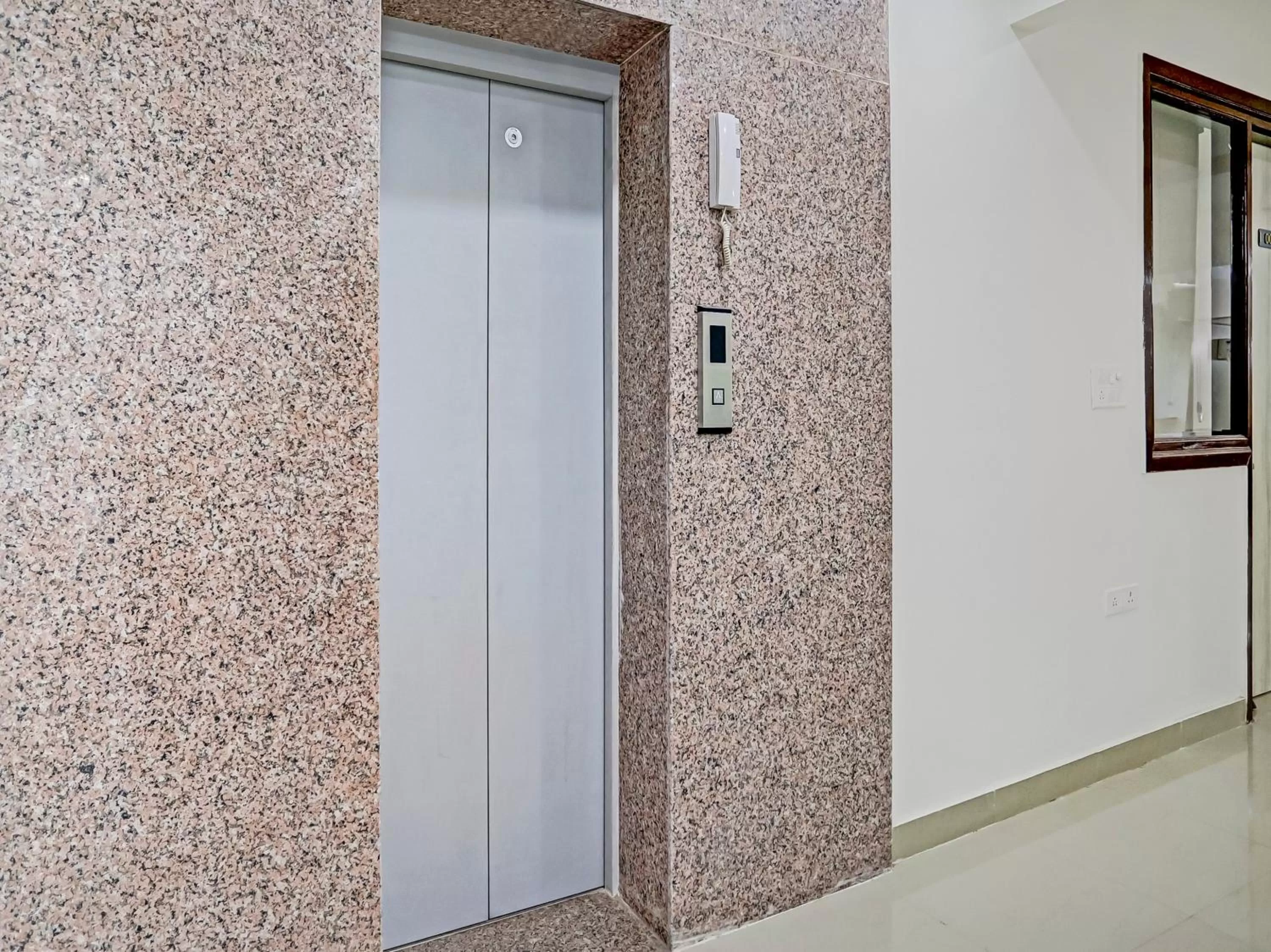 elevator in The Vertigo