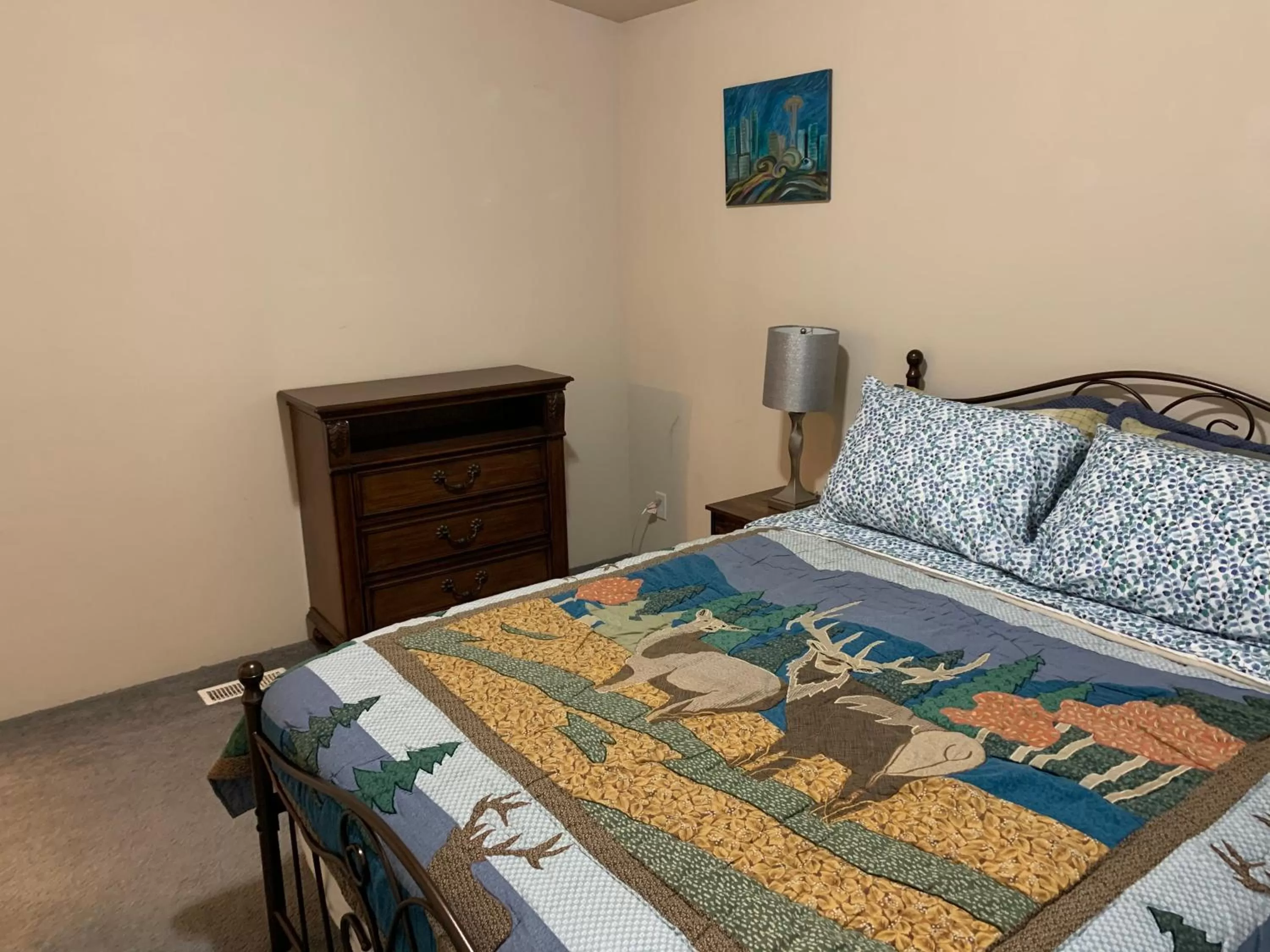 Bed in Glacier Haven Inn