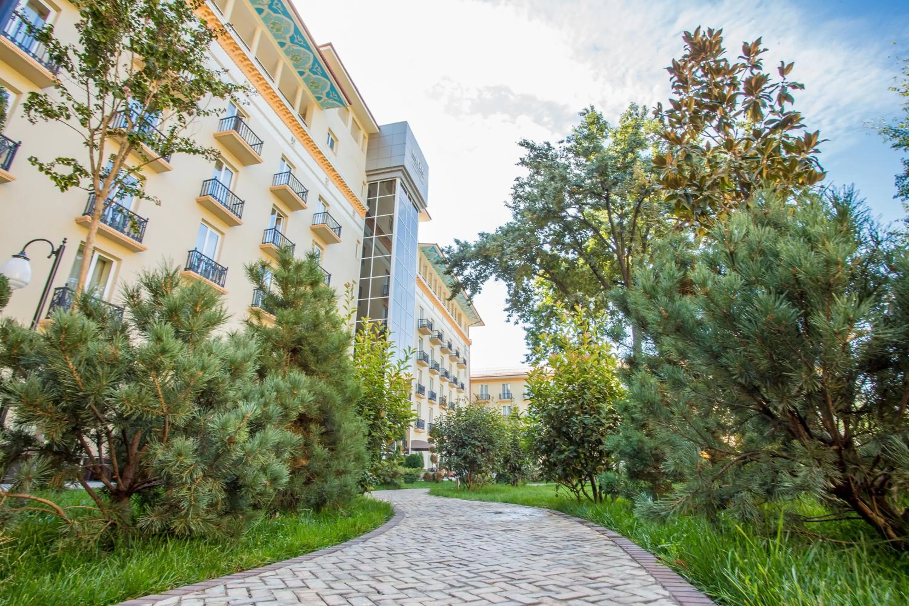 Garden in LOTTE City Hotels Tashkent Palace