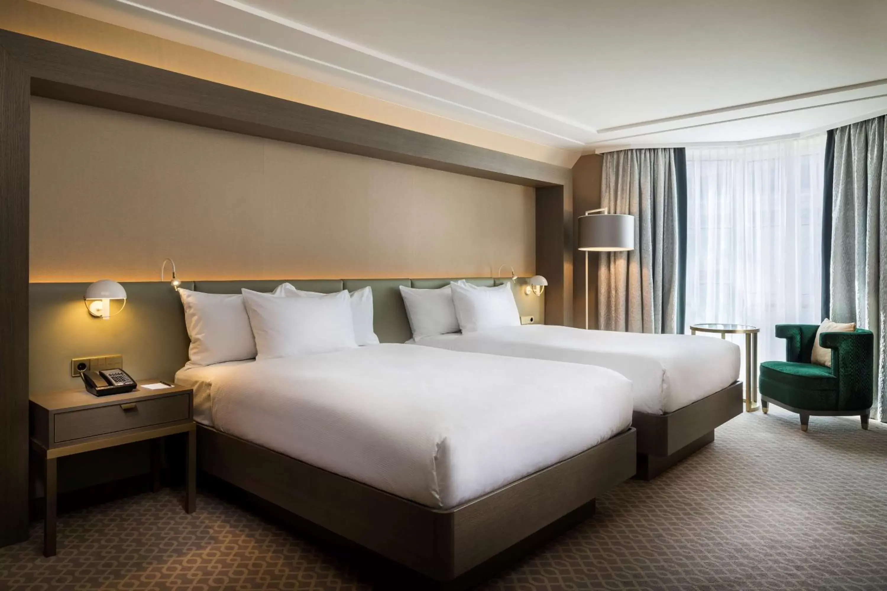 Twin Room - Mobility Access in Hilton Vienna Plaza Twin Room - Mobility Access in Hilton Vienna Plaza