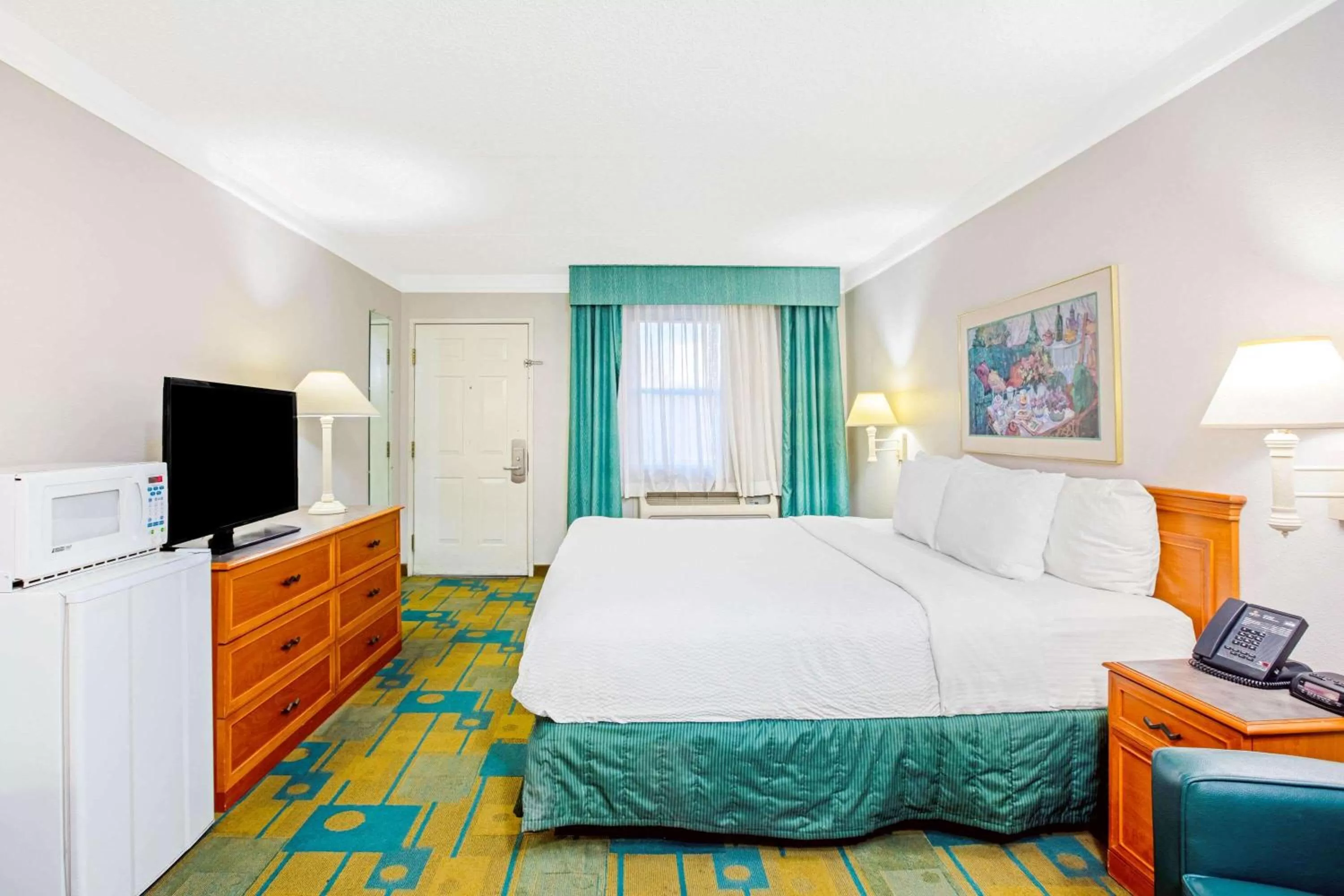 1 King Bed Accessible Room, Bathtub w/ Grab Bars, Non-Smoking in La Quinta Inn by Wyndham El Paso Cielo Vista