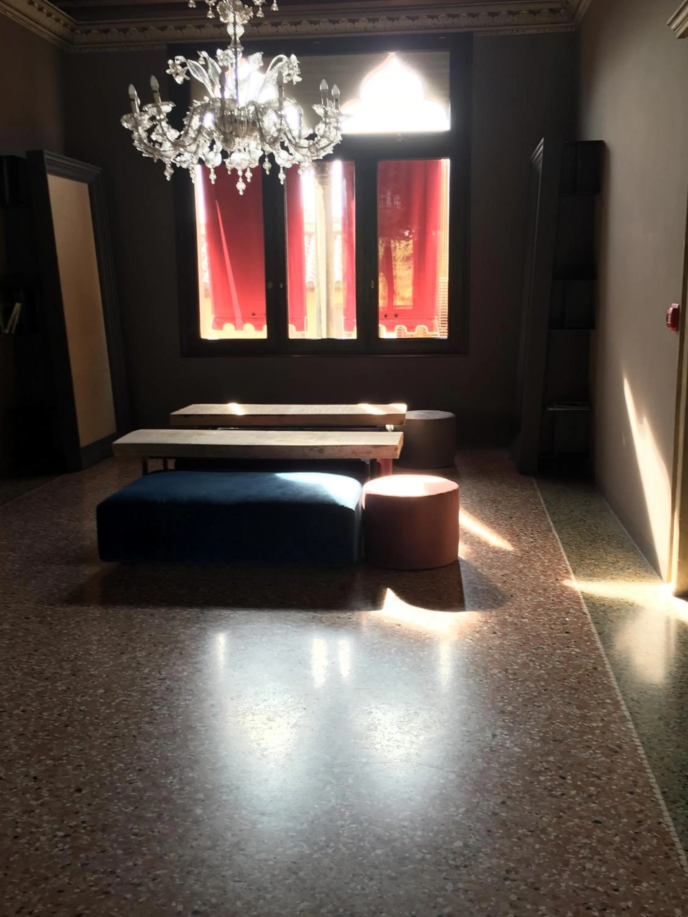 Communal lounge/ TV room, Bed in Hotel 5 Colonne