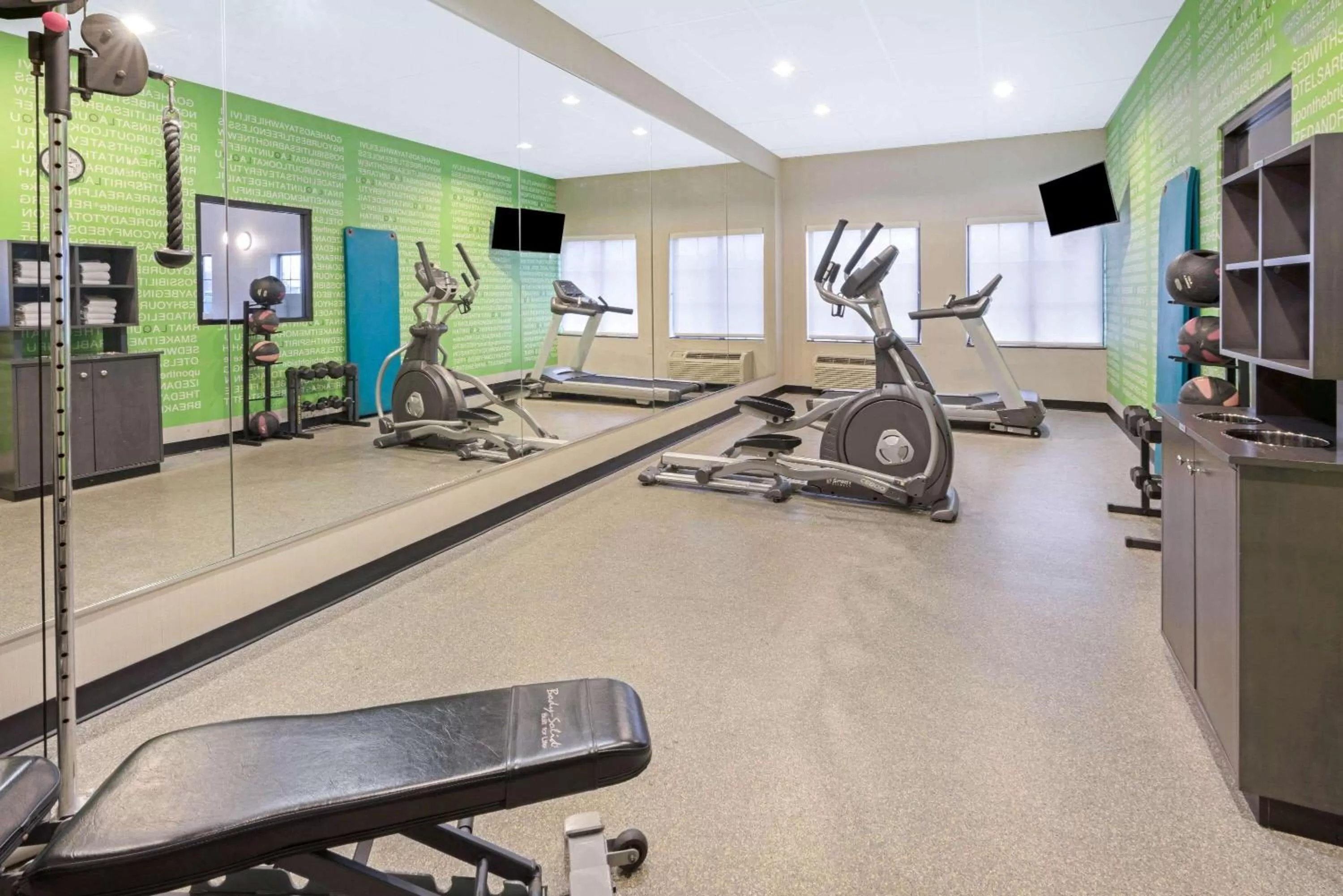 Fitness centre/facilities in La Quinta by Wyndham Oklahoma City -Yukon