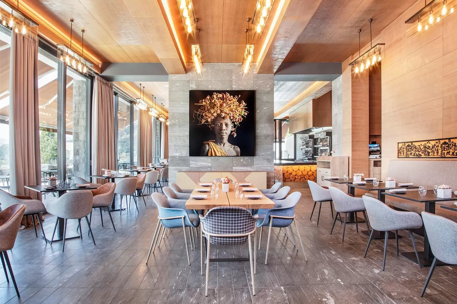 Restaurant/places to eat in Villars Palace