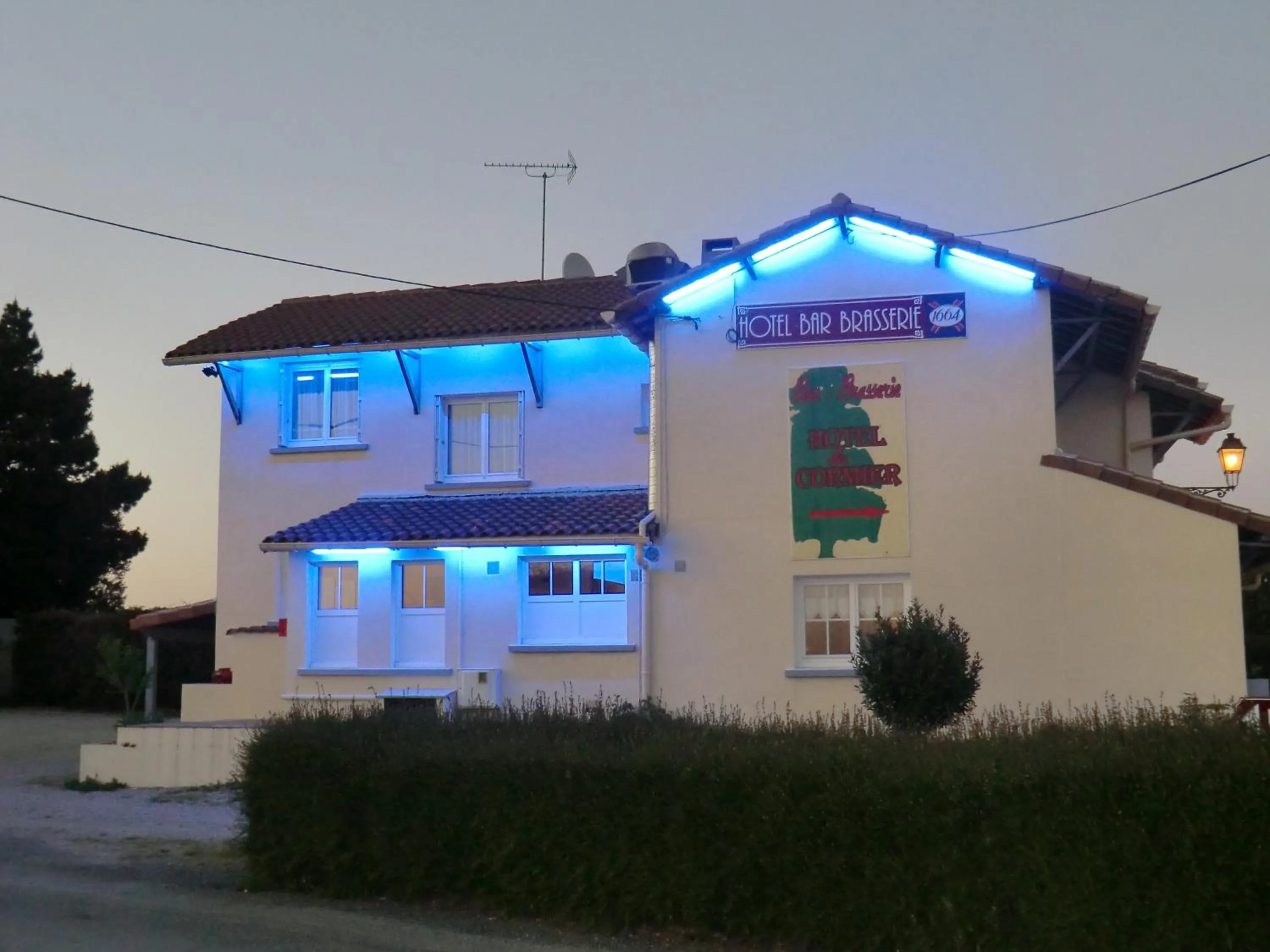 Property building in Hotel Le Cormier 9