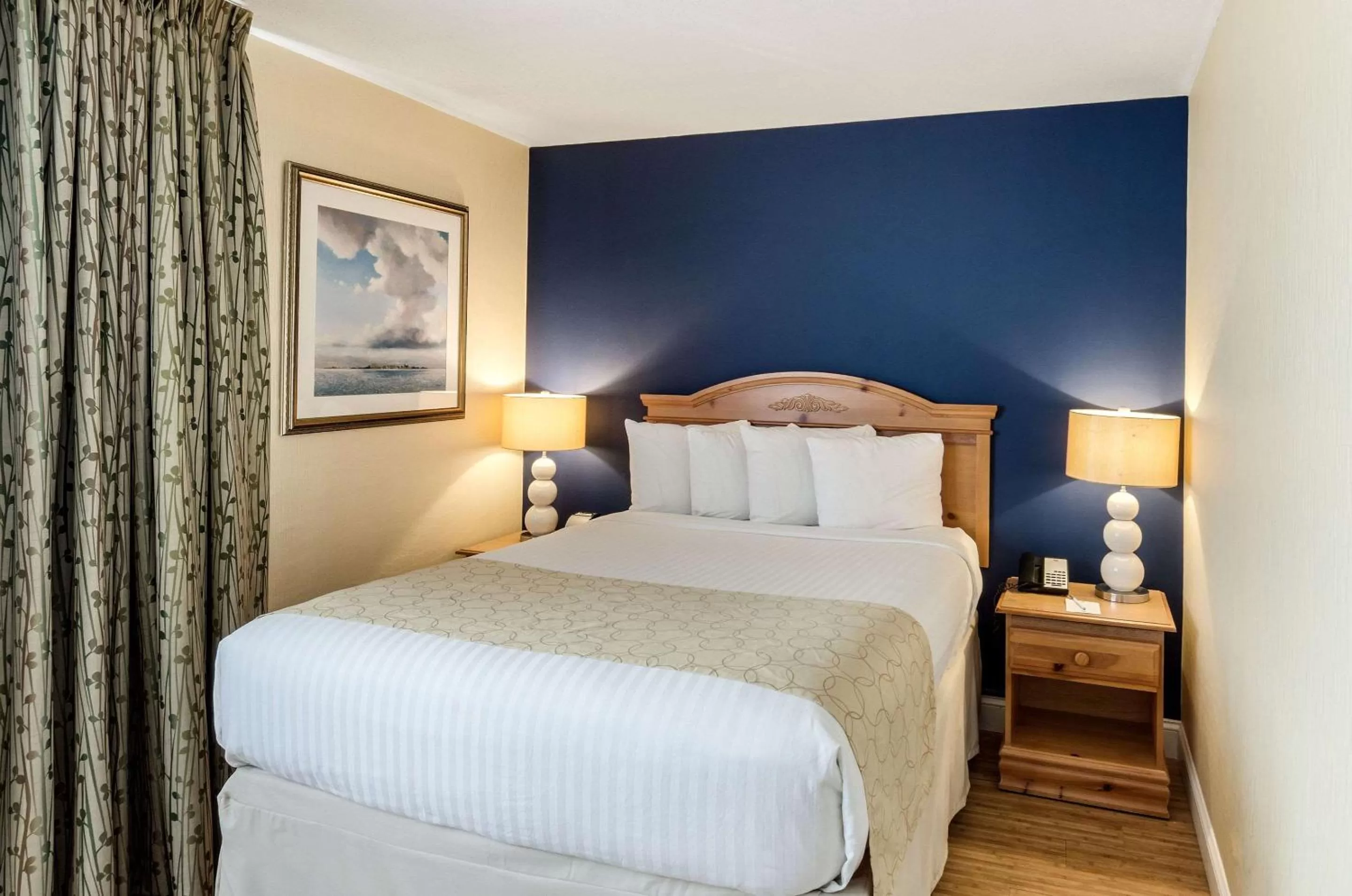 Photo of the whole room, Bed in Clarion Hotel Seekonk - Providence