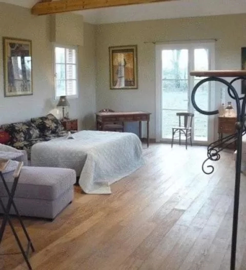 Triple Room - Annex in Chateau De La Moriniere