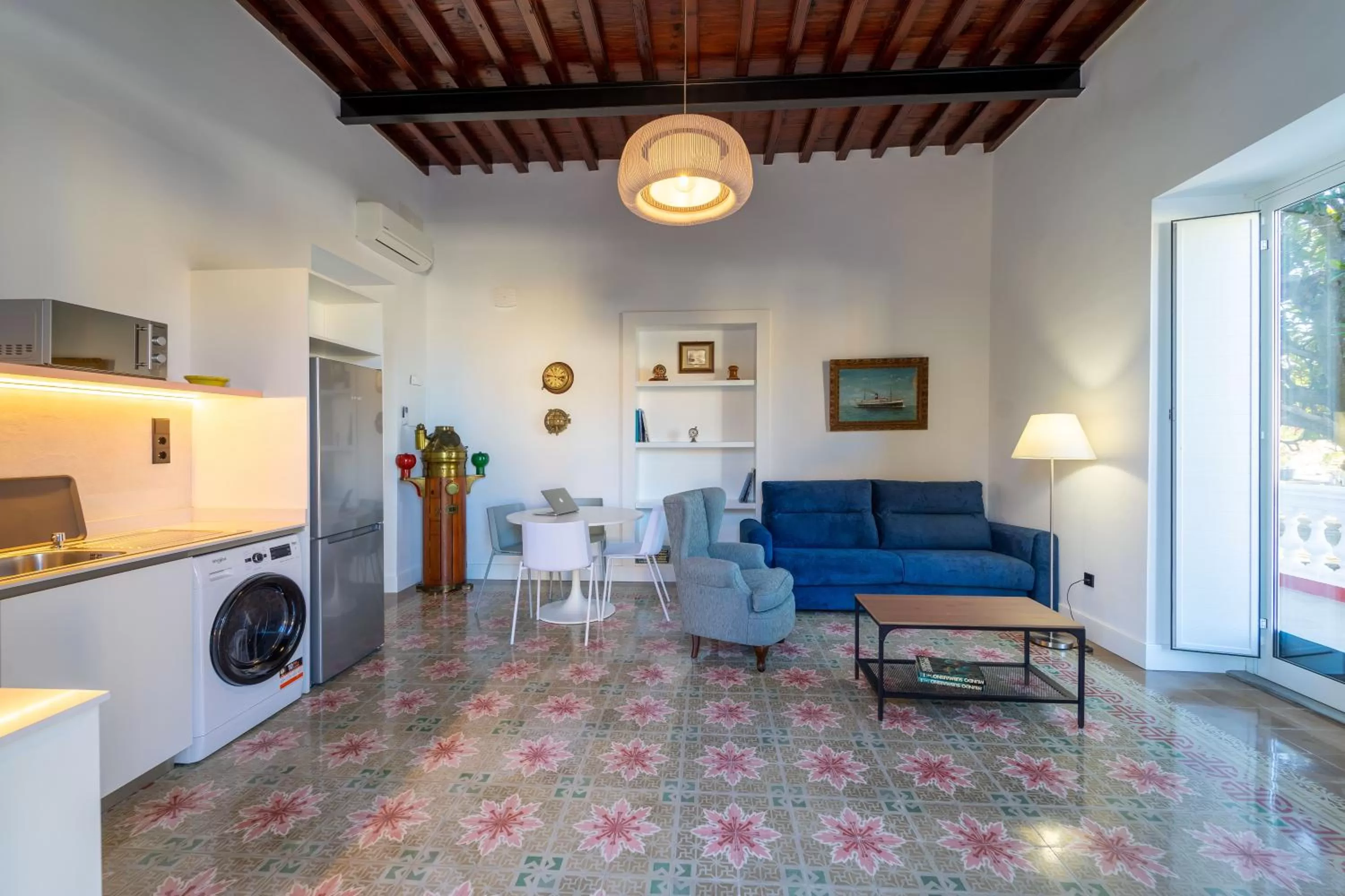 Kitchen or kitchenette in Albor Suites