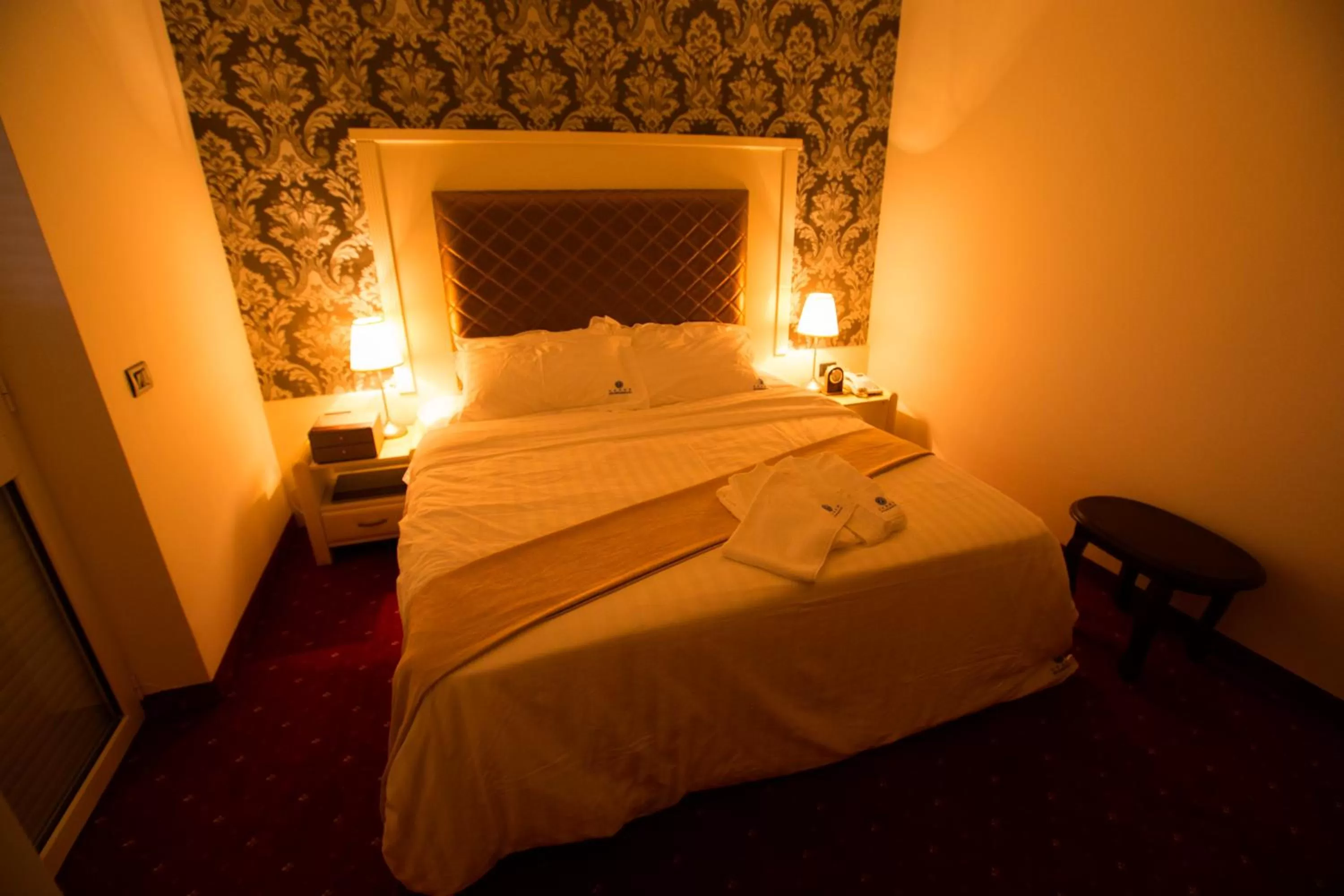 Photo of the whole room, Bed in Petriti & Spa