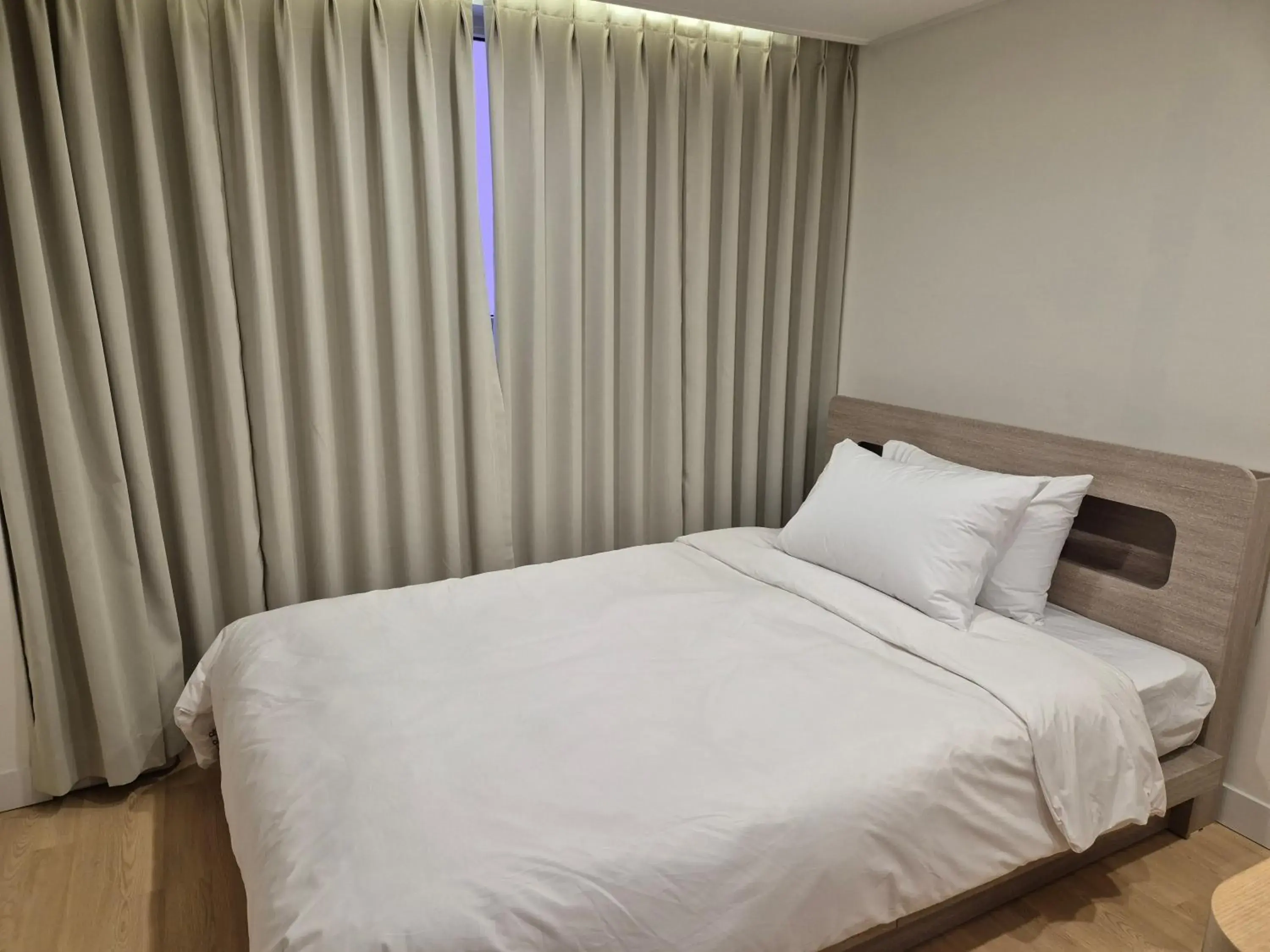 Small Single Room with Bath Tub - single occupancy in Gwang Jang Hotel Small Single Room with Bath Tub - single occupancy in Gwang Jang Hotel