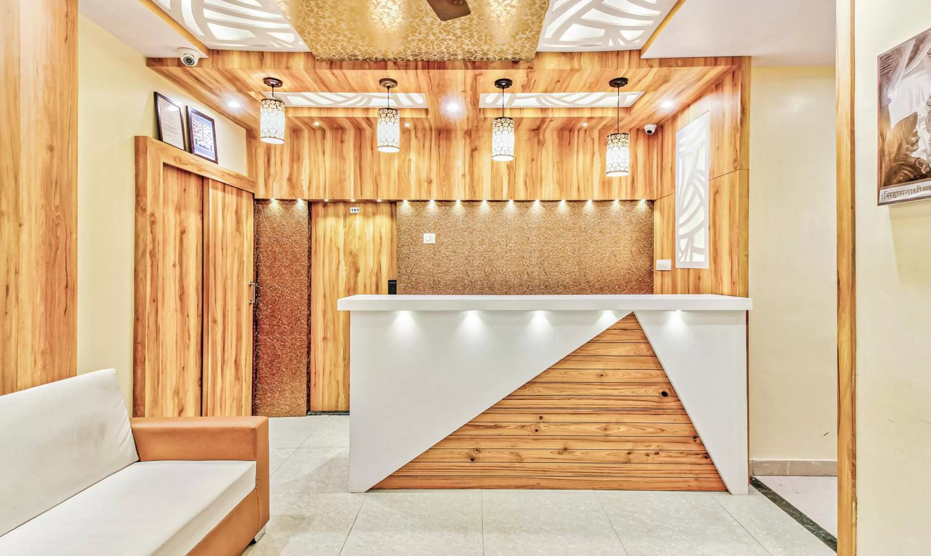 Lobby/Reception in Hotel Sun City - Near Saifee Hospital And H N Reliance Hospital