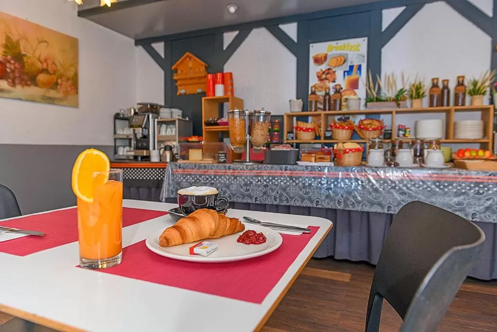 Breakfast in Hotel des Alpes Bulle center