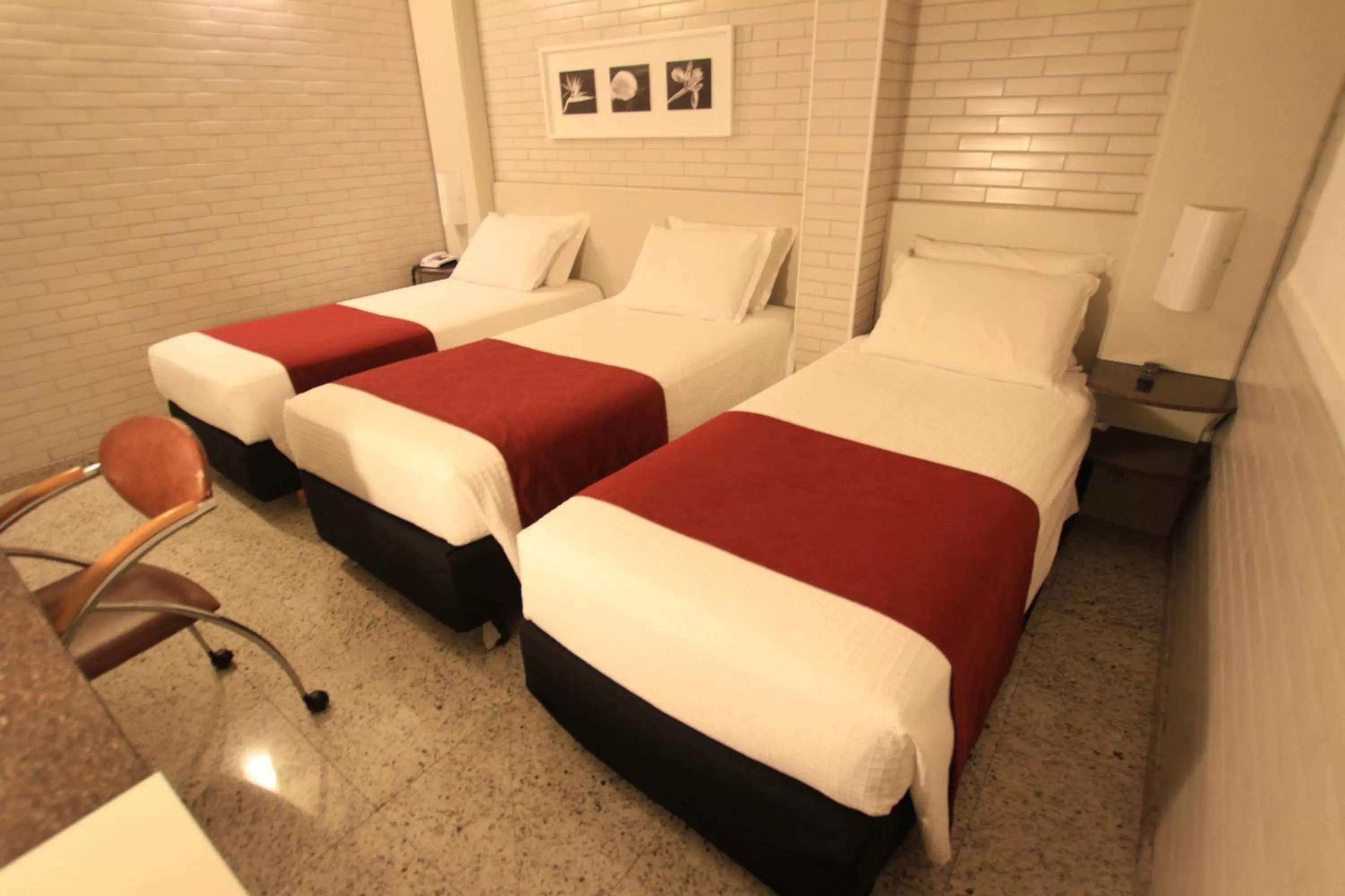 Bed in Hotel Confiance Batel