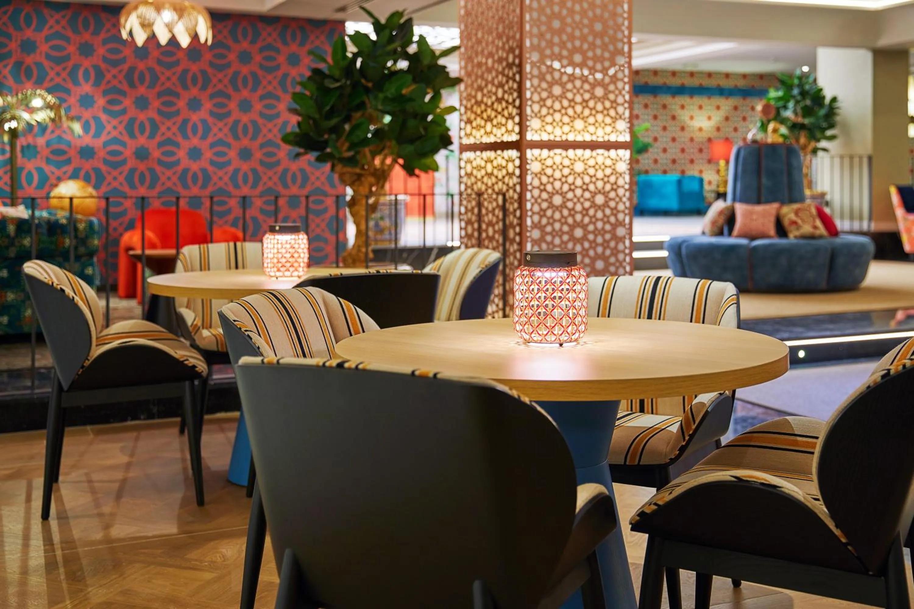 Lounge or bar in Hesperia Sevilla