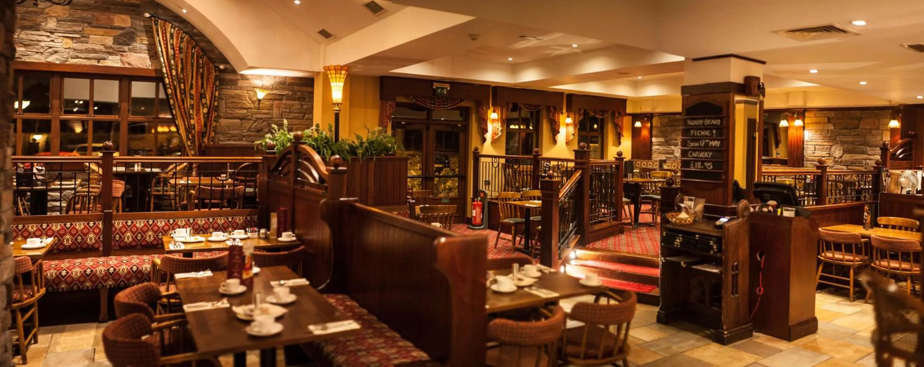 Restaurant/places to eat in Dunsilly Hotel