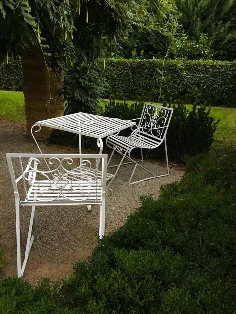 Garden in Howlong Old Post Office Luxury Suite