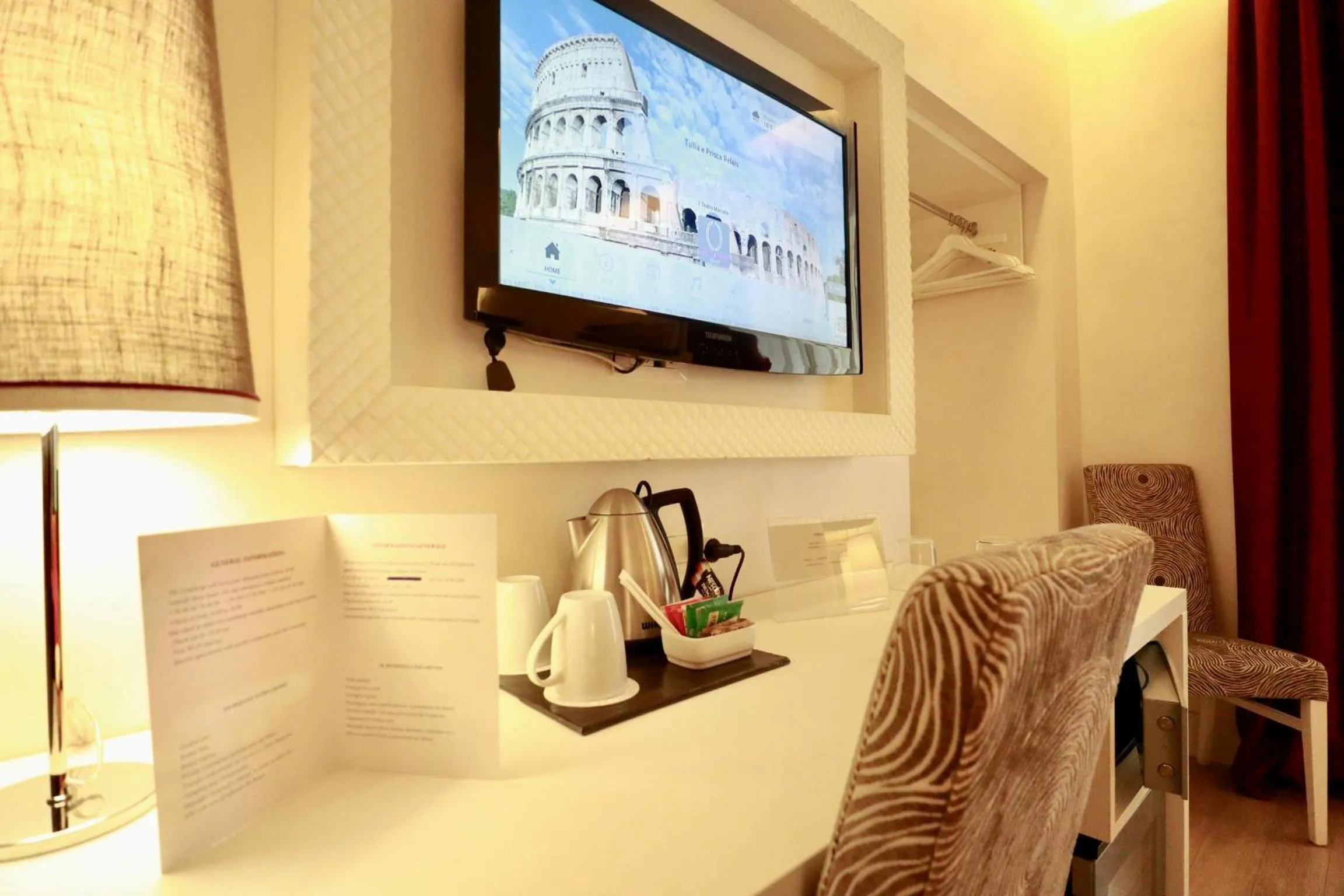 Photo of the whole room in Tullia&Prisca Relais