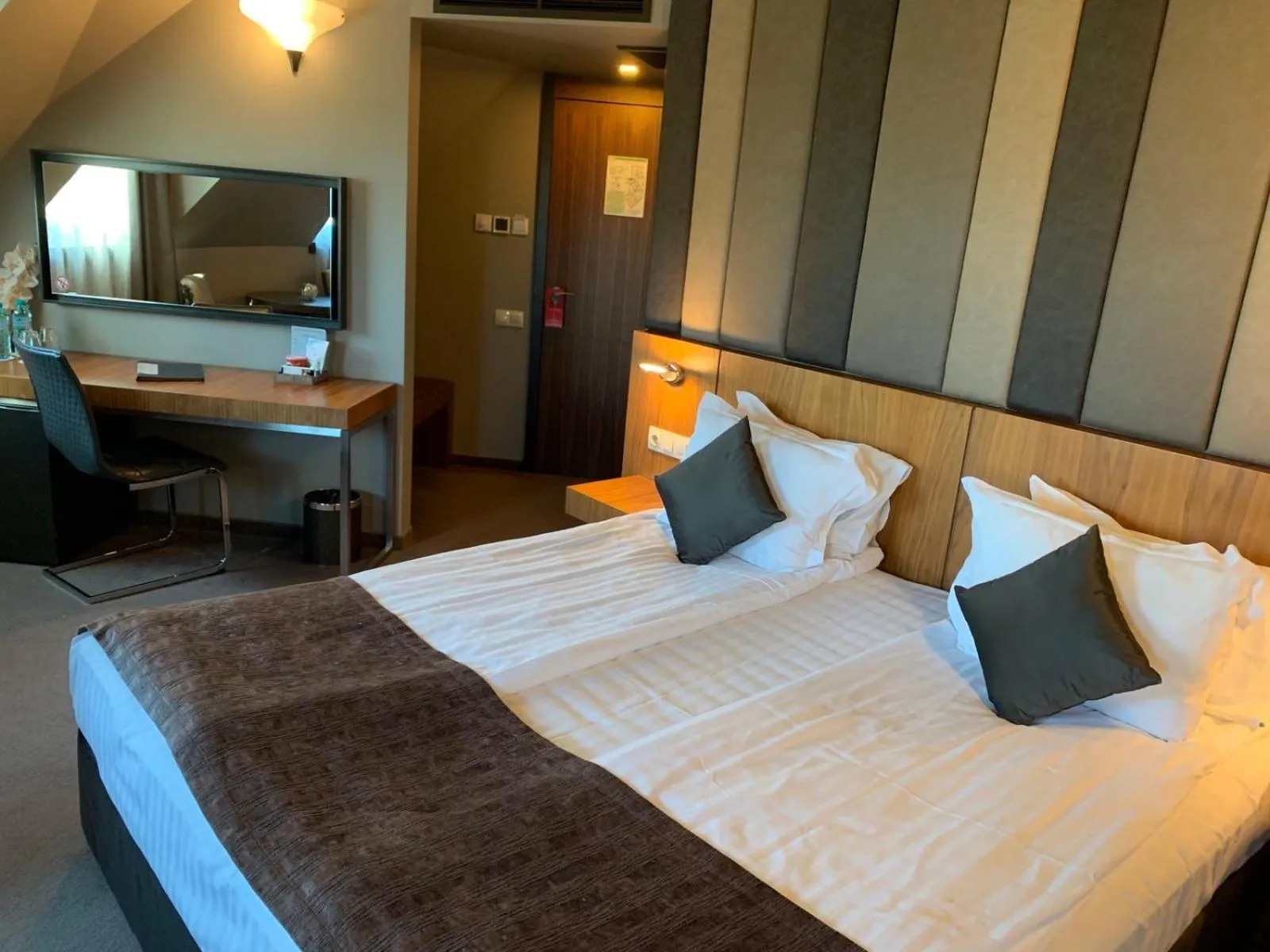 Bed in All Seasons Residence Design Hotel - Free parking