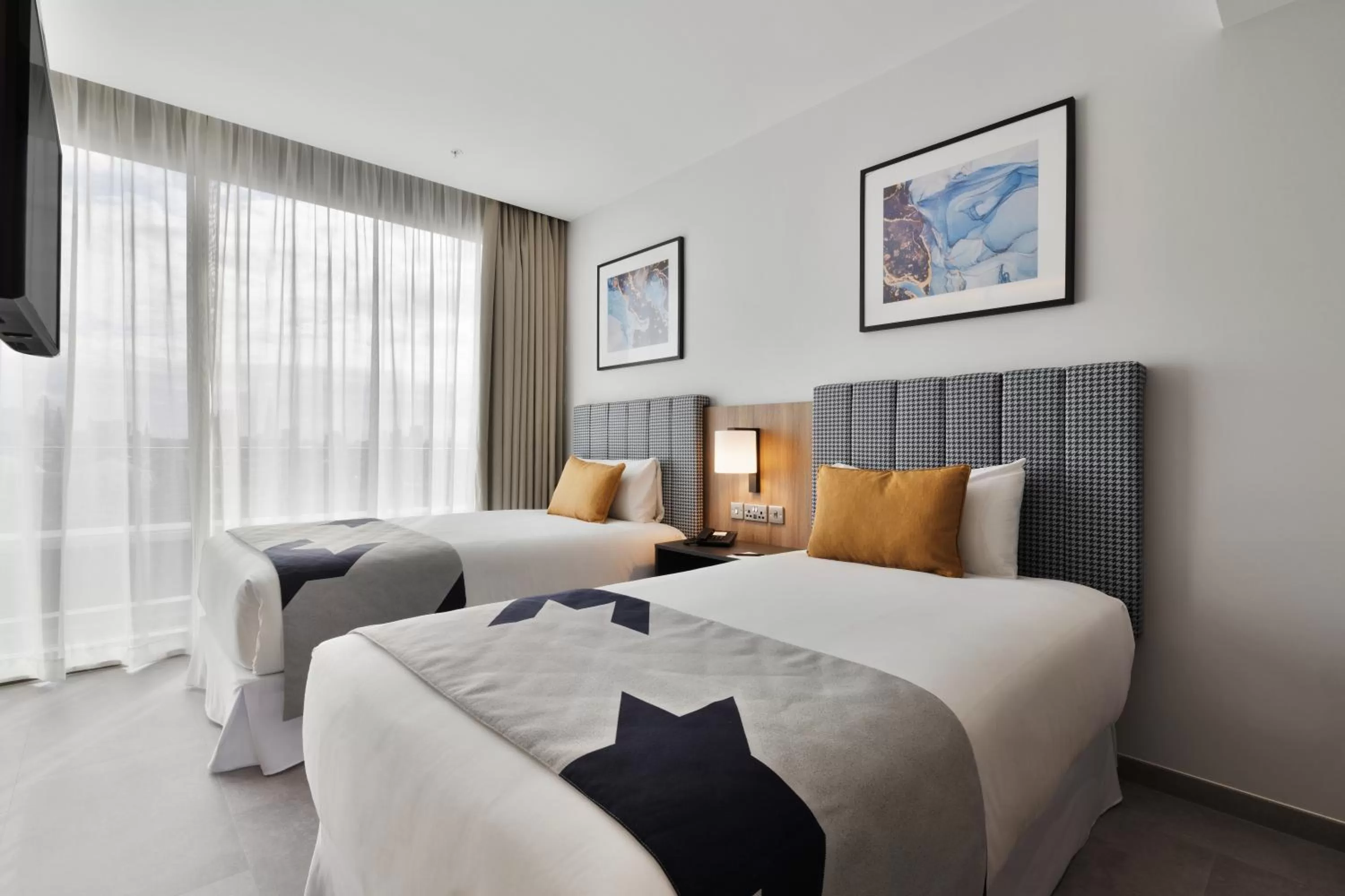 Photo of the whole room, Bed in Riu Plaza London Victoria