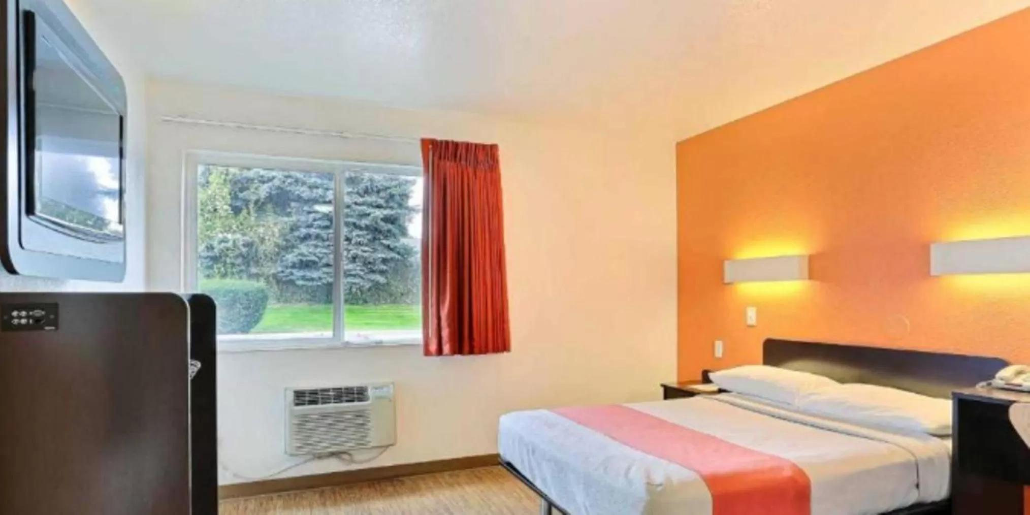 Bed in Hilltop Hotel