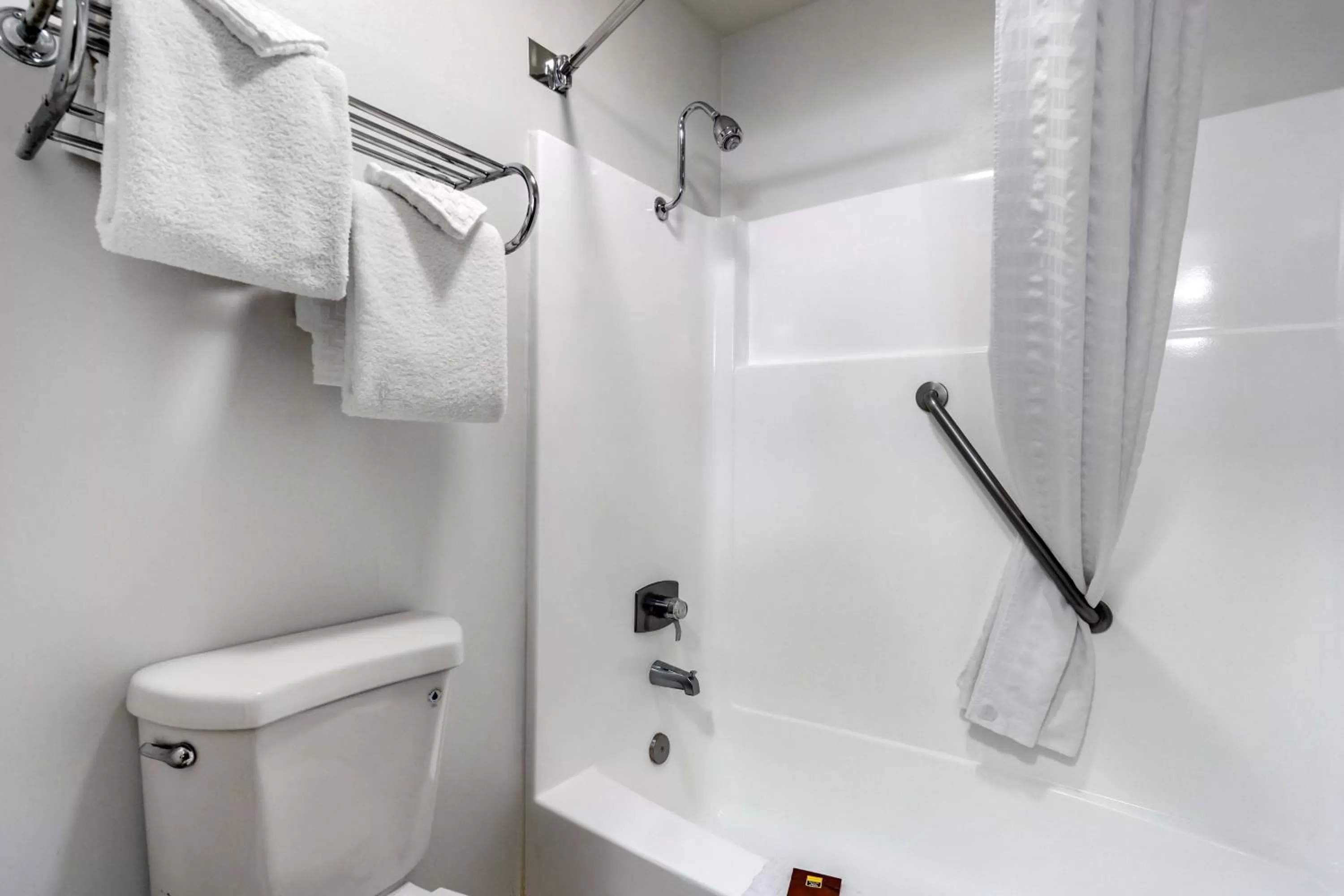 Queen Room with Two Queen Beds and Mobility Accessible Tub - View/Non-Smoking in Best Western PLUS Lake Front Hotel