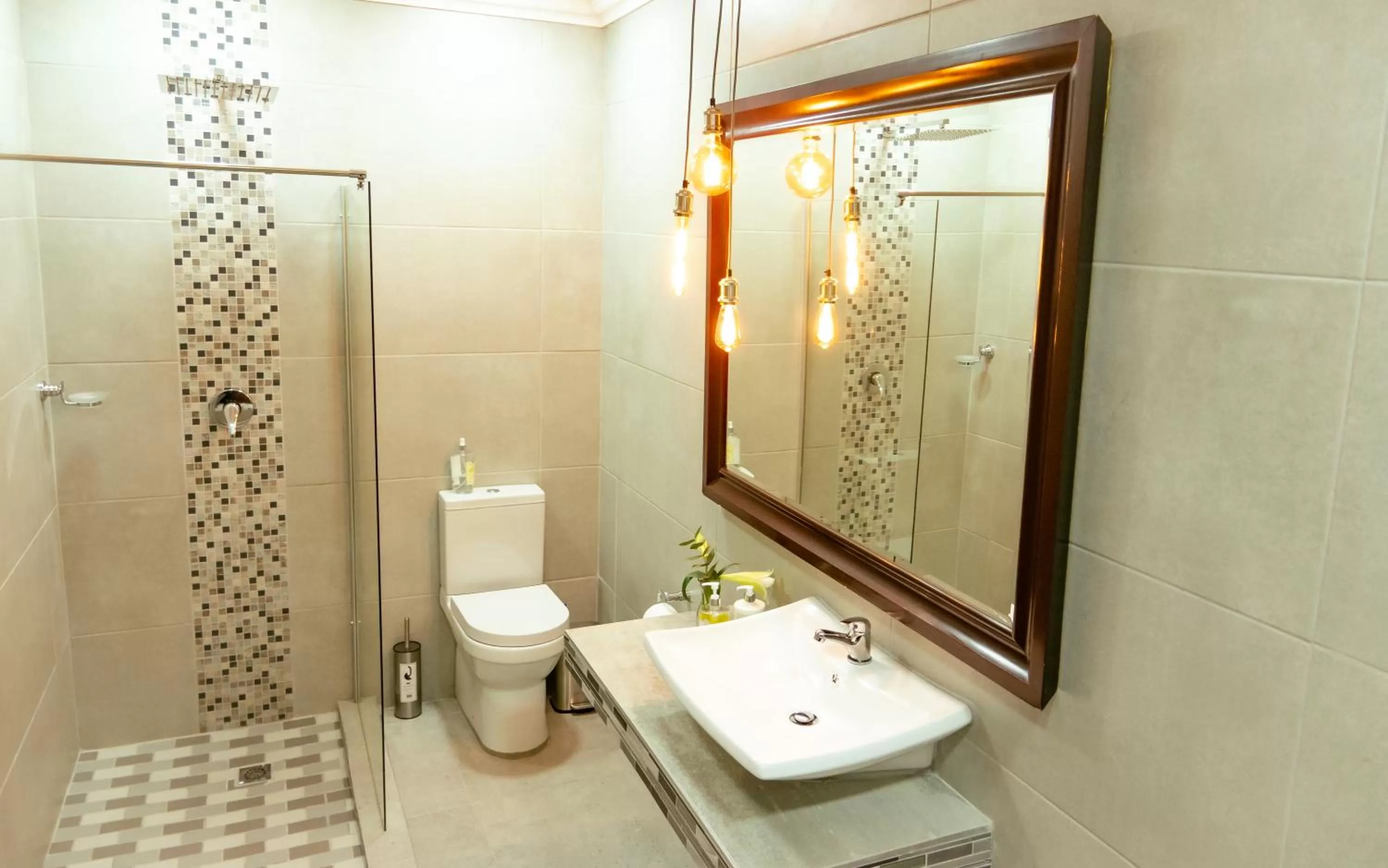 Spacube Luxury Suites and Spa