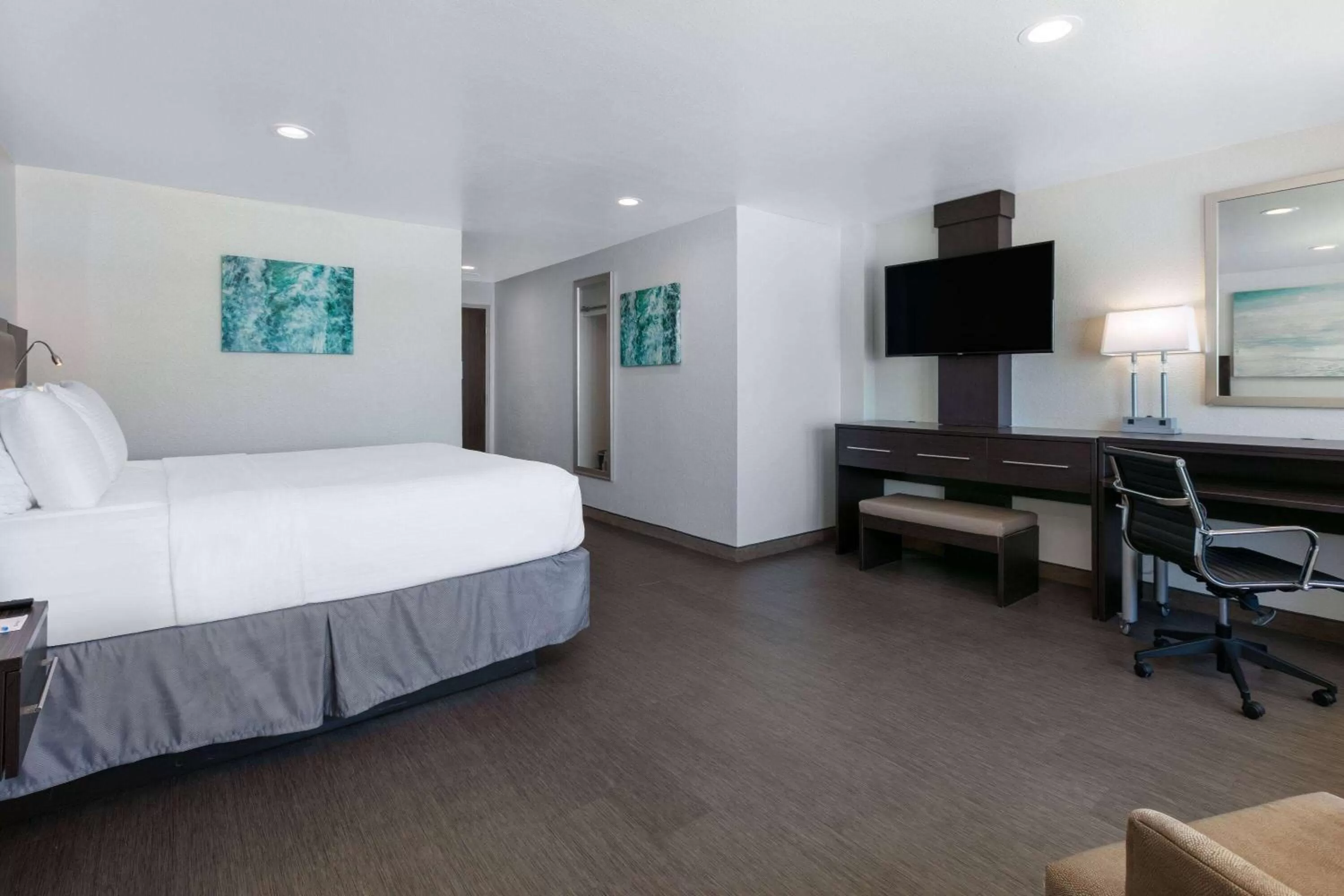 Bed in Wyndham Corpus Christi Resort North Padre Island