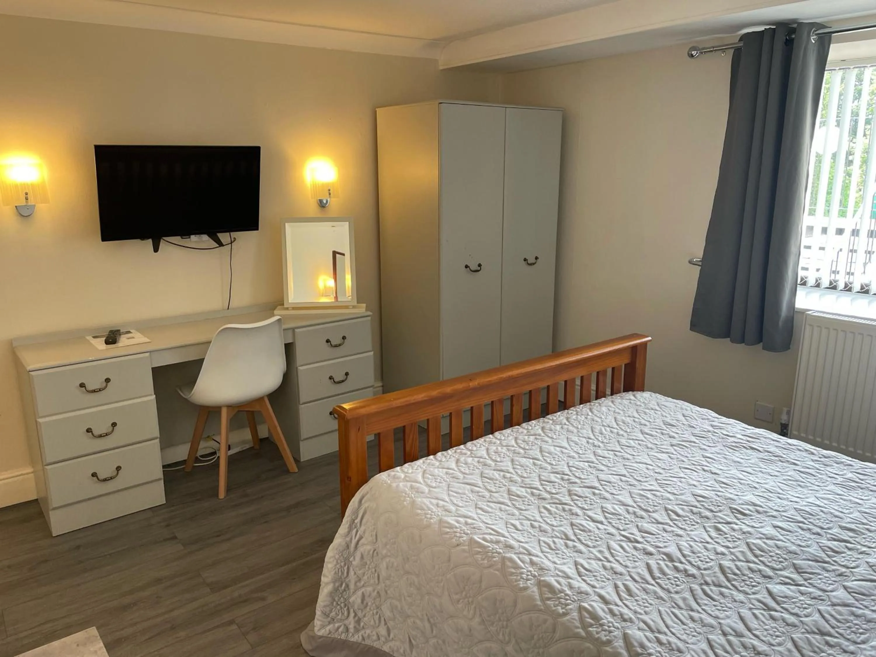 Bedroom, Bed in Mountain Park Hotel