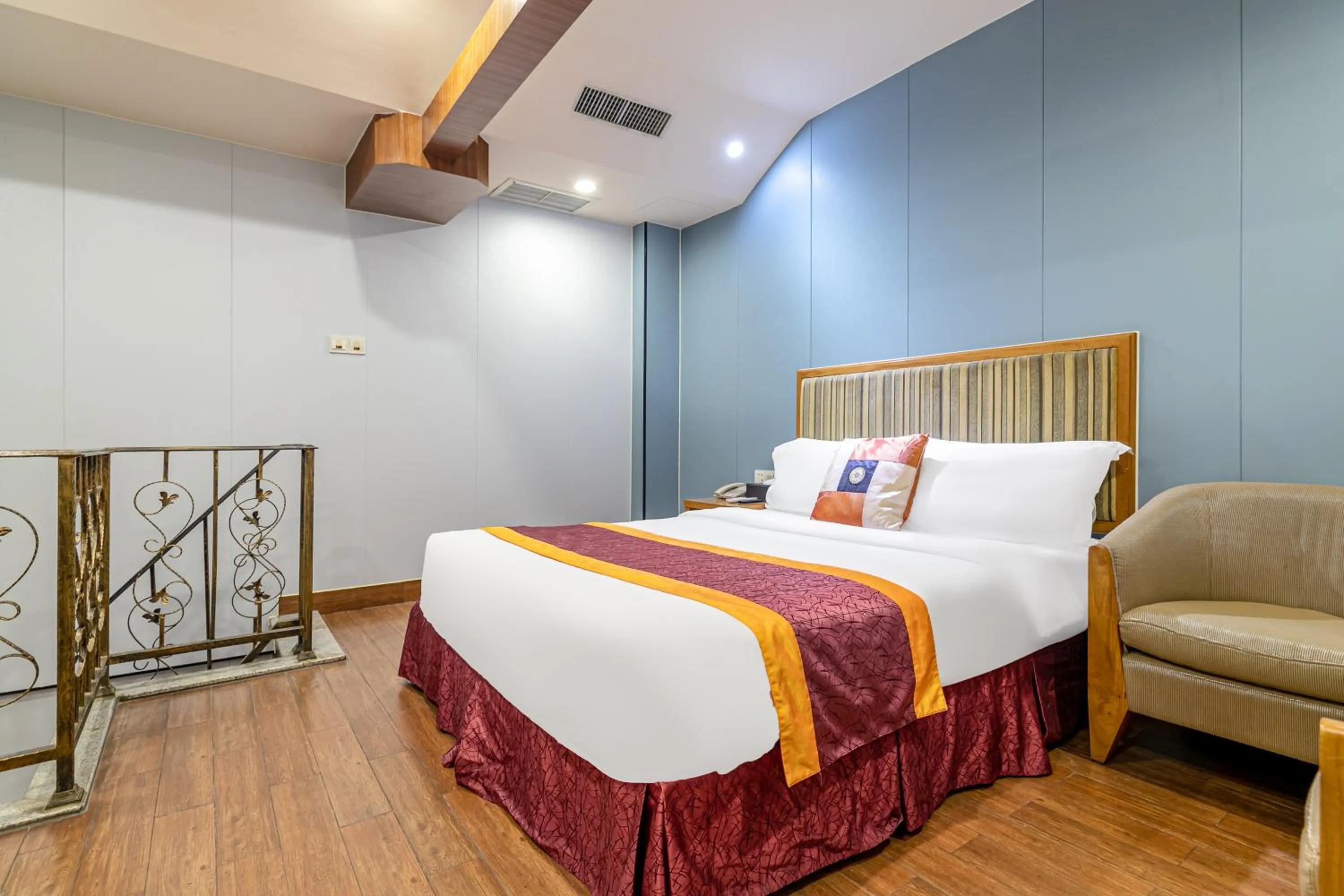 Bed in Guangzhou The Royal Garden Hotel