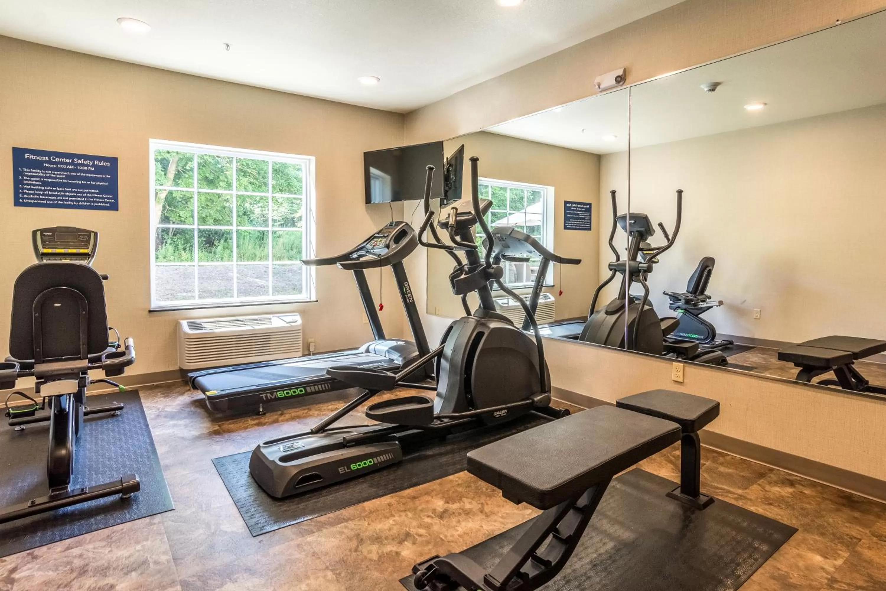 Fitness centre/facilities in Cobblestone Hotel & Suites - Greenville