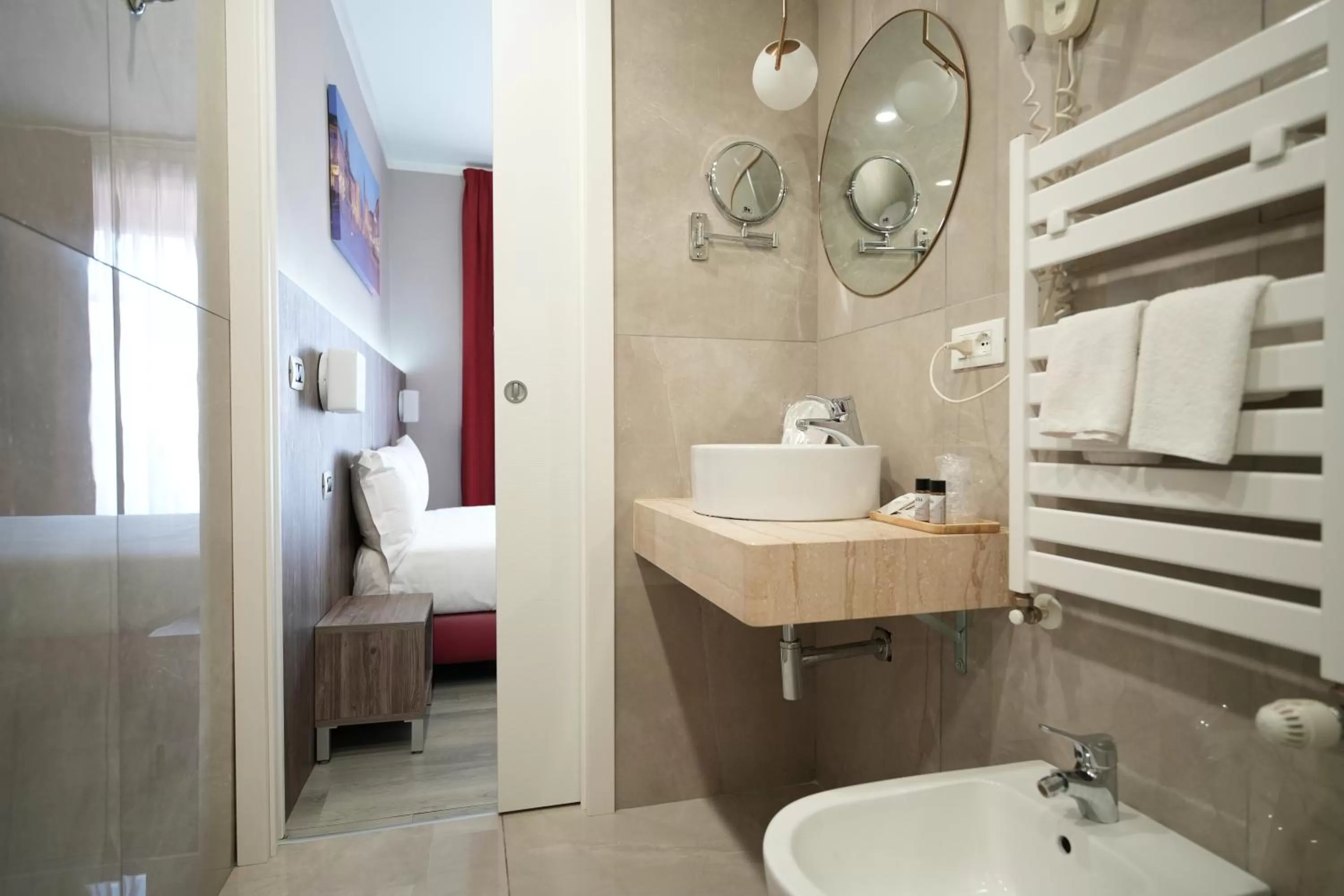 Bathroom, Bed in Hotel Urbani