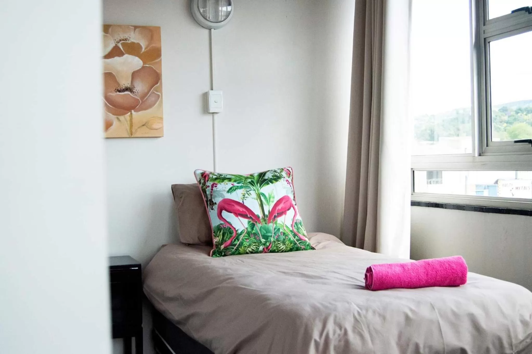 towels, Bed in Thistle Hotel