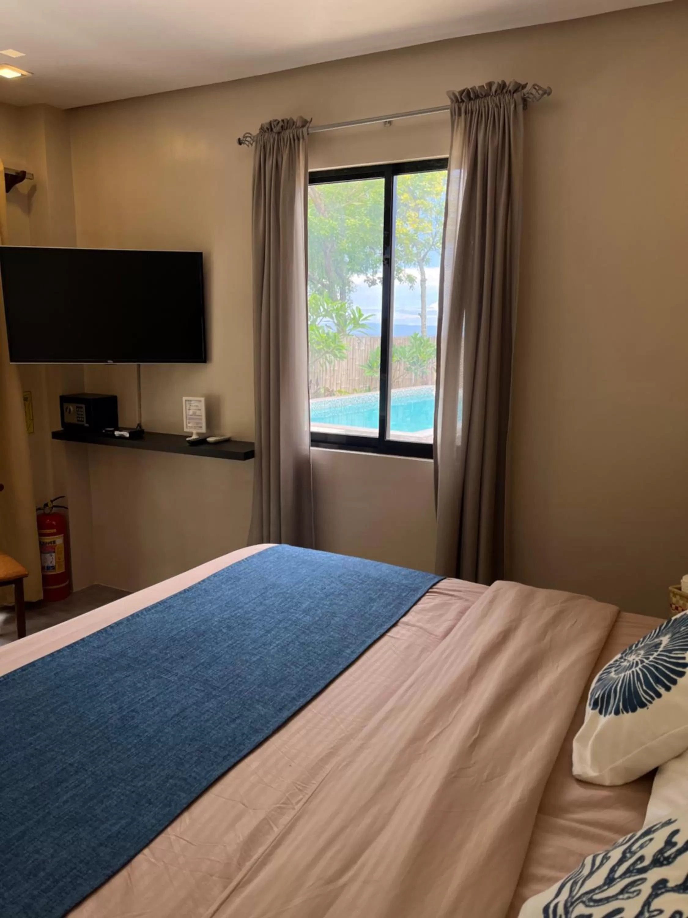 Bed in Southseas Beach Resort and Dive Center